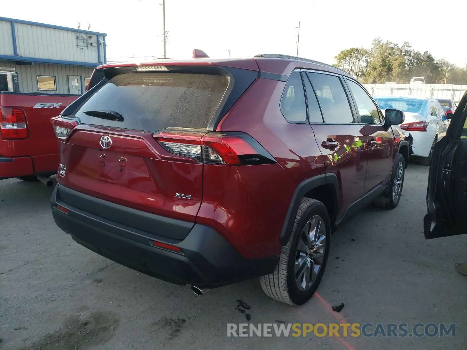 4 Photograph of a damaged car 2T3C1RFV2KW040645 TOYOTA RAV4 2019