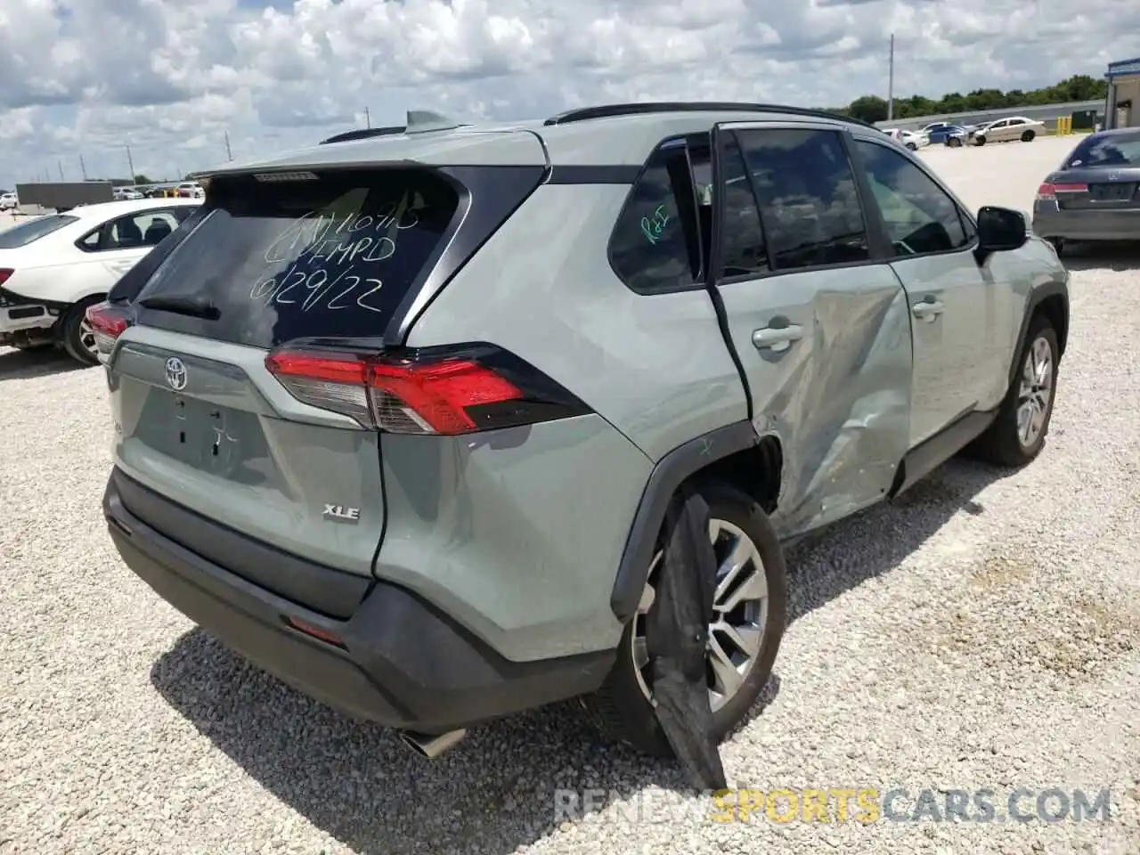 4 Photograph of a damaged car 2T3C1RFV2KW044162 TOYOTA RAV4 2019