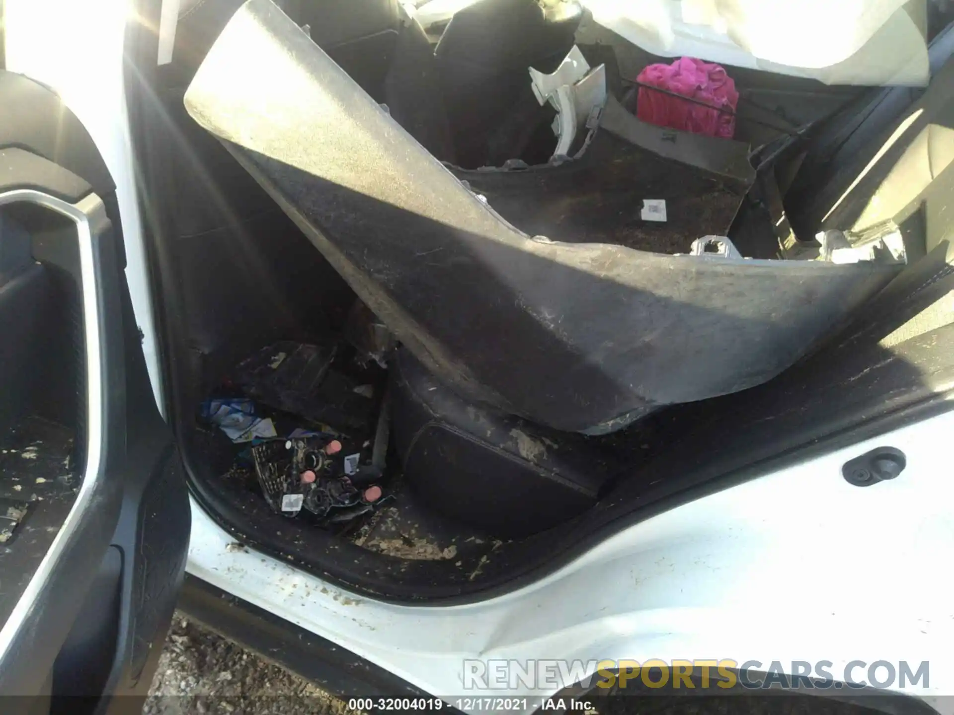 8 Photograph of a damaged car 2T3C1RFV2KW056537 TOYOTA RAV4 2019