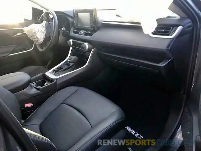 5 Photograph of a damaged car 2T3C1RFV3KC004545 TOYOTA RAV4 2019