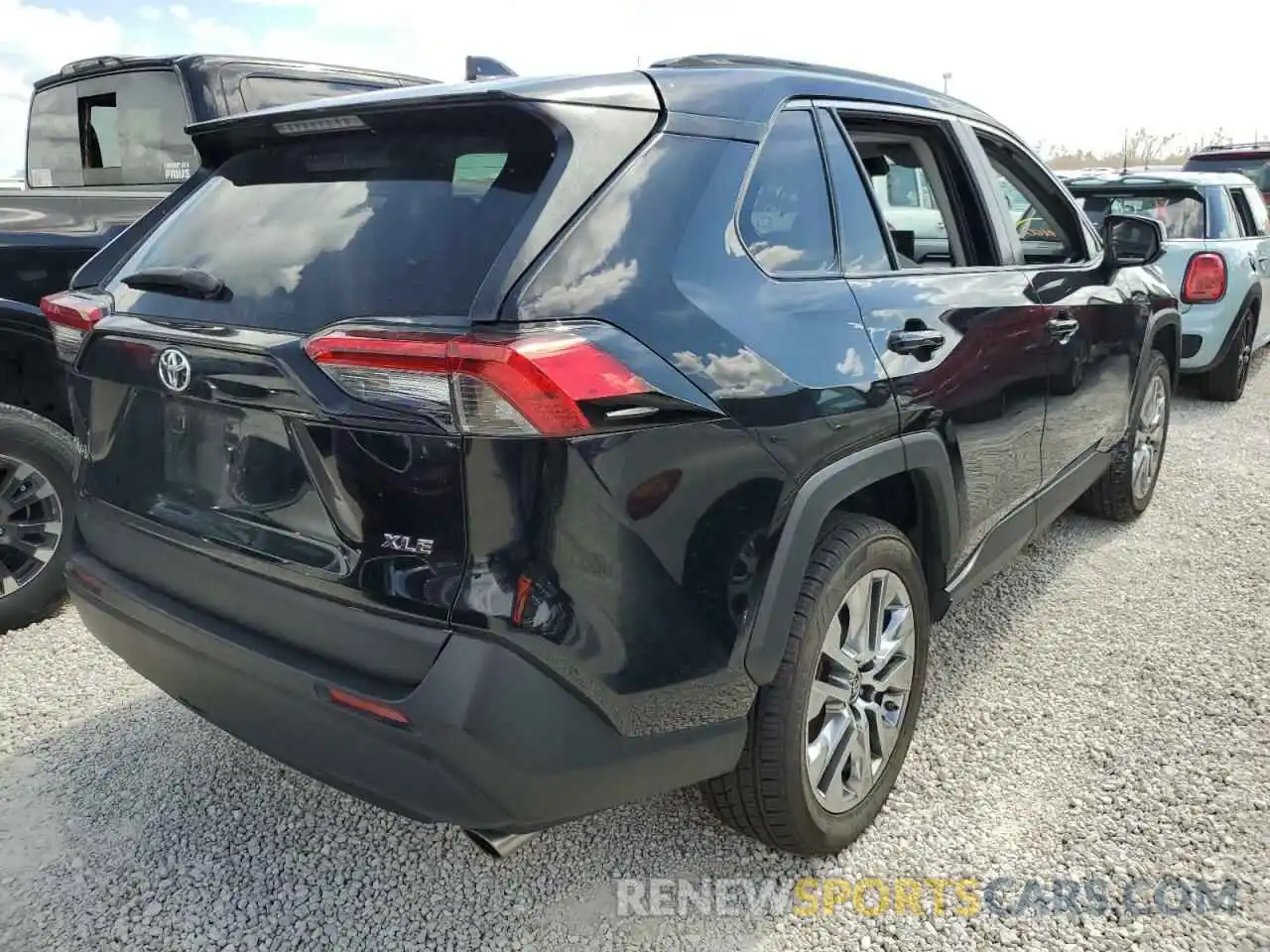 4 Photograph of a damaged car 2T3C1RFV3KC016288 TOYOTA RAV4 2019