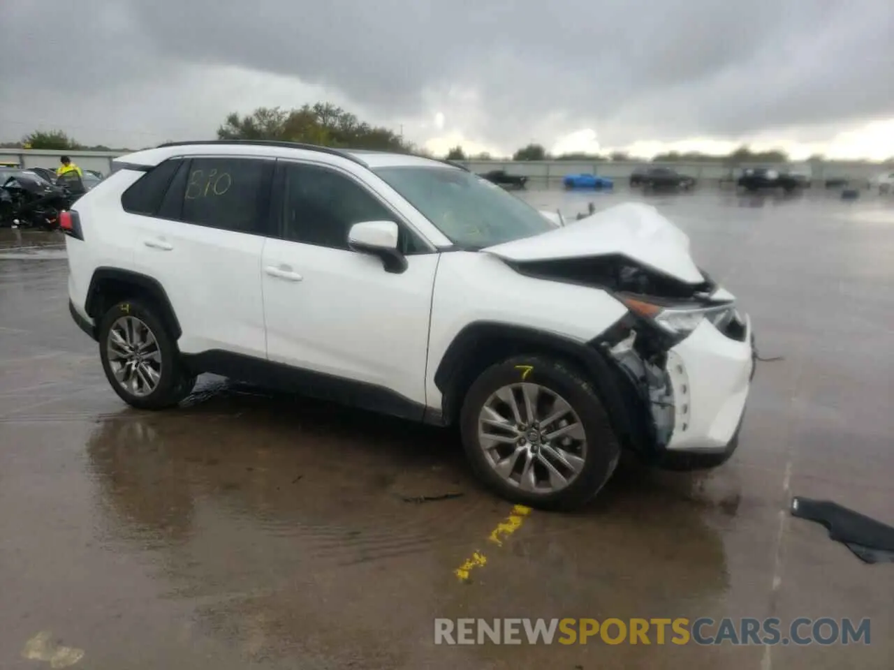 4 Photograph of a damaged car 2T3C1RFV3KC020051 TOYOTA RAV4 2019