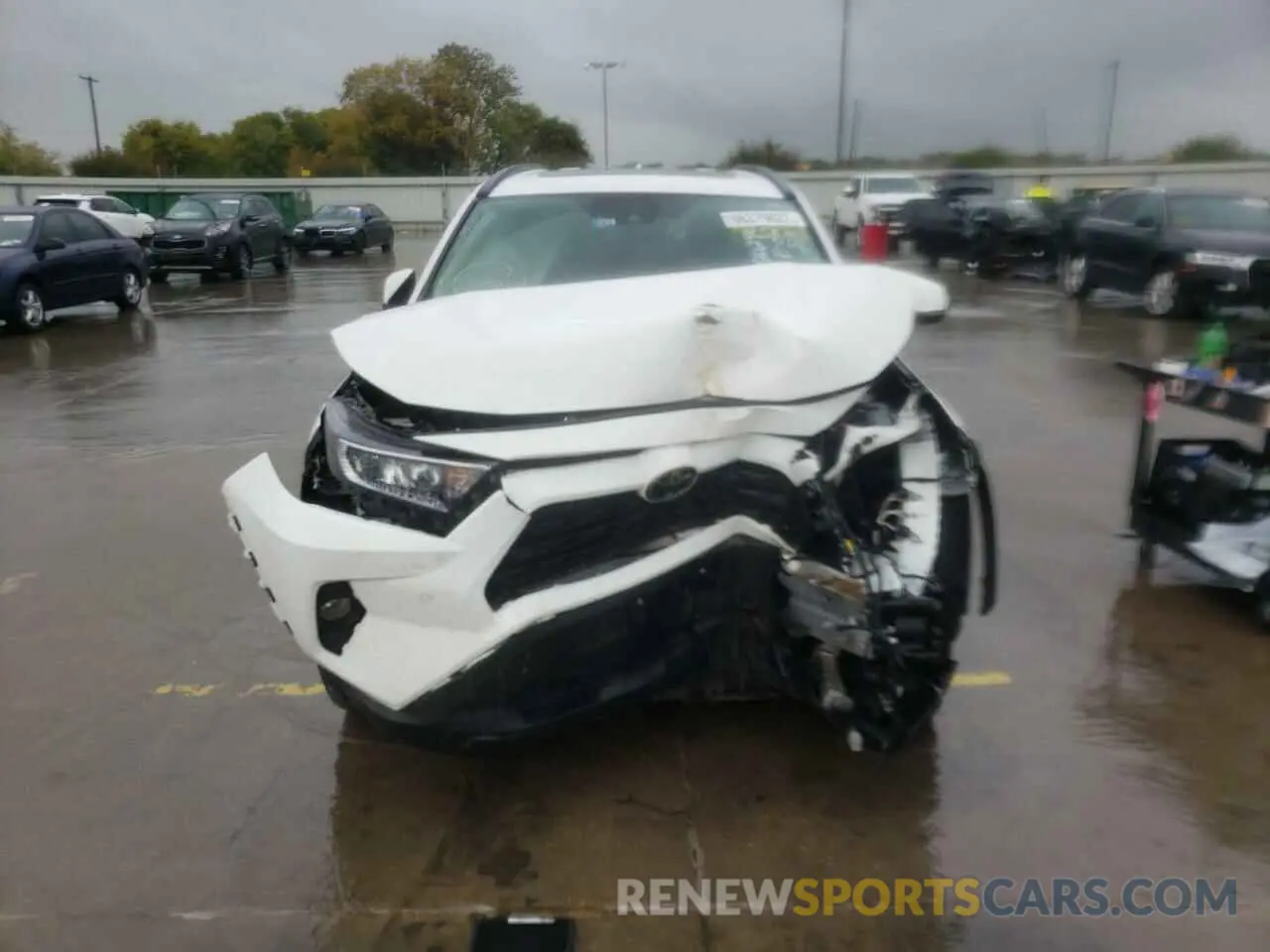 5 Photograph of a damaged car 2T3C1RFV3KC020051 TOYOTA RAV4 2019