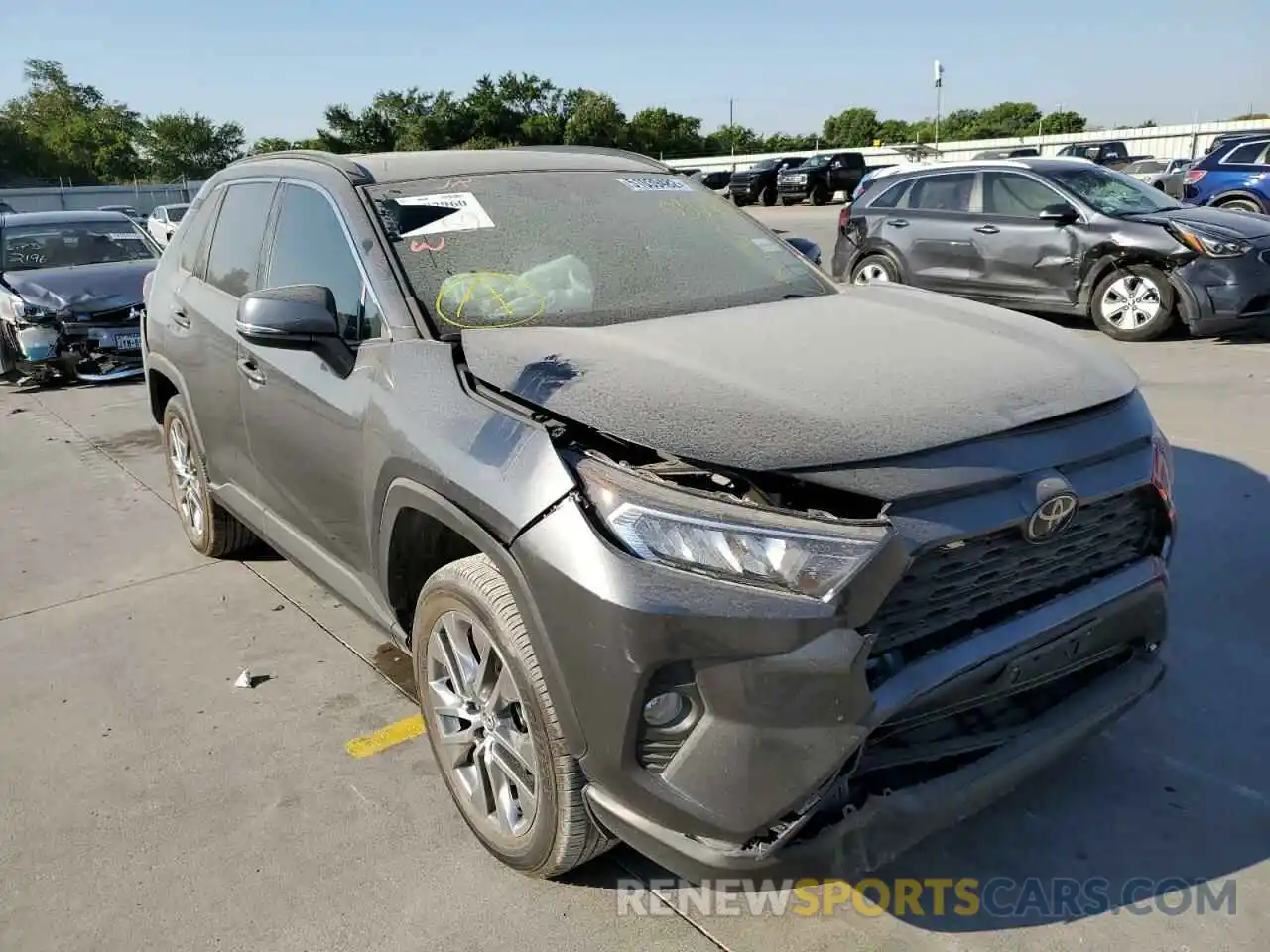 1 Photograph of a damaged car 2T3C1RFV3KC033009 TOYOTA RAV4 2019