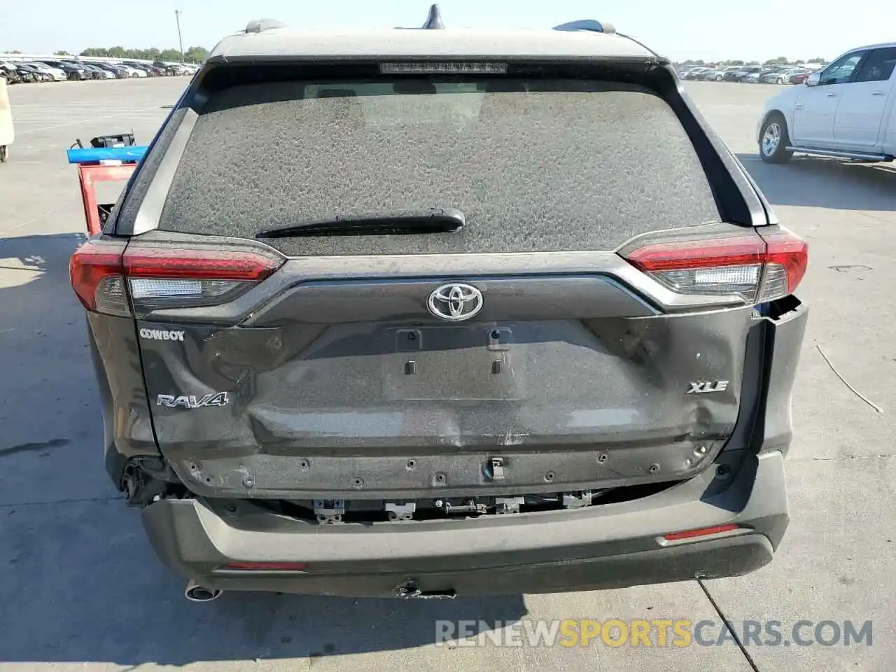 9 Photograph of a damaged car 2T3C1RFV3KC033009 TOYOTA RAV4 2019