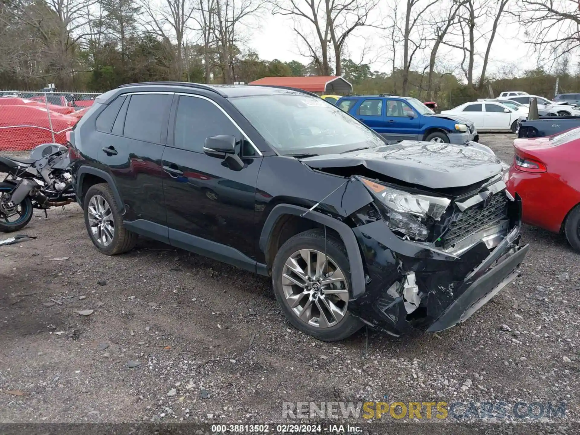 1 Photograph of a damaged car 2T3C1RFV3KW022798 TOYOTA RAV4 2019