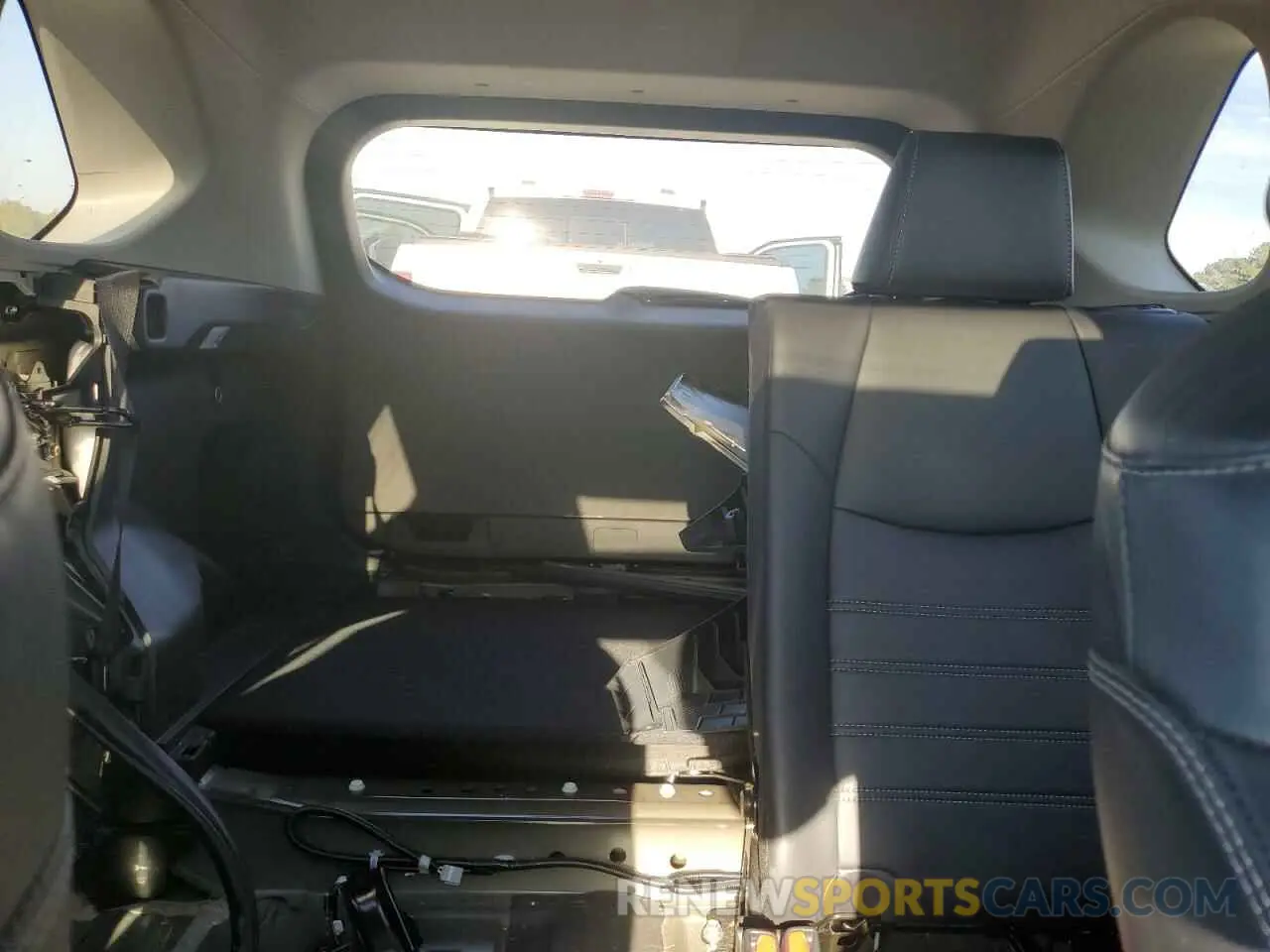 10 Photograph of a damaged car 2T3C1RFV3KW024986 TOYOTA RAV4 2019