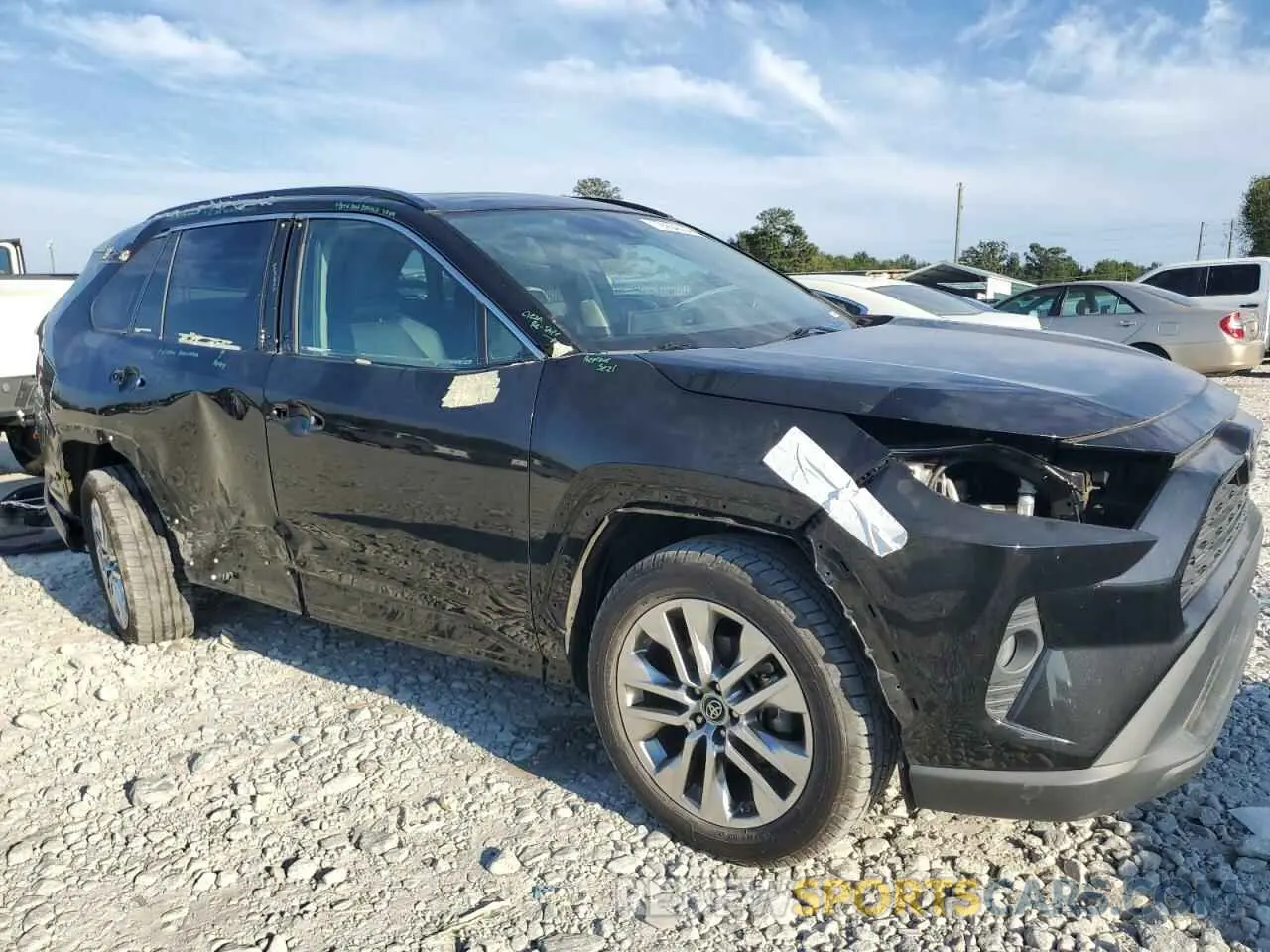 4 Photograph of a damaged car 2T3C1RFV3KW024986 TOYOTA RAV4 2019