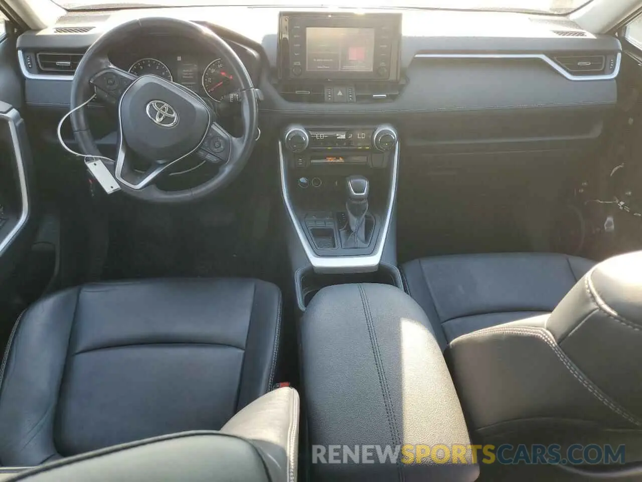 8 Photograph of a damaged car 2T3C1RFV3KW024986 TOYOTA RAV4 2019
