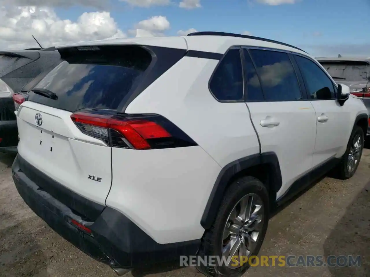 4 Photograph of a damaged car 2T3C1RFV3KW053629 TOYOTA RAV4 2019