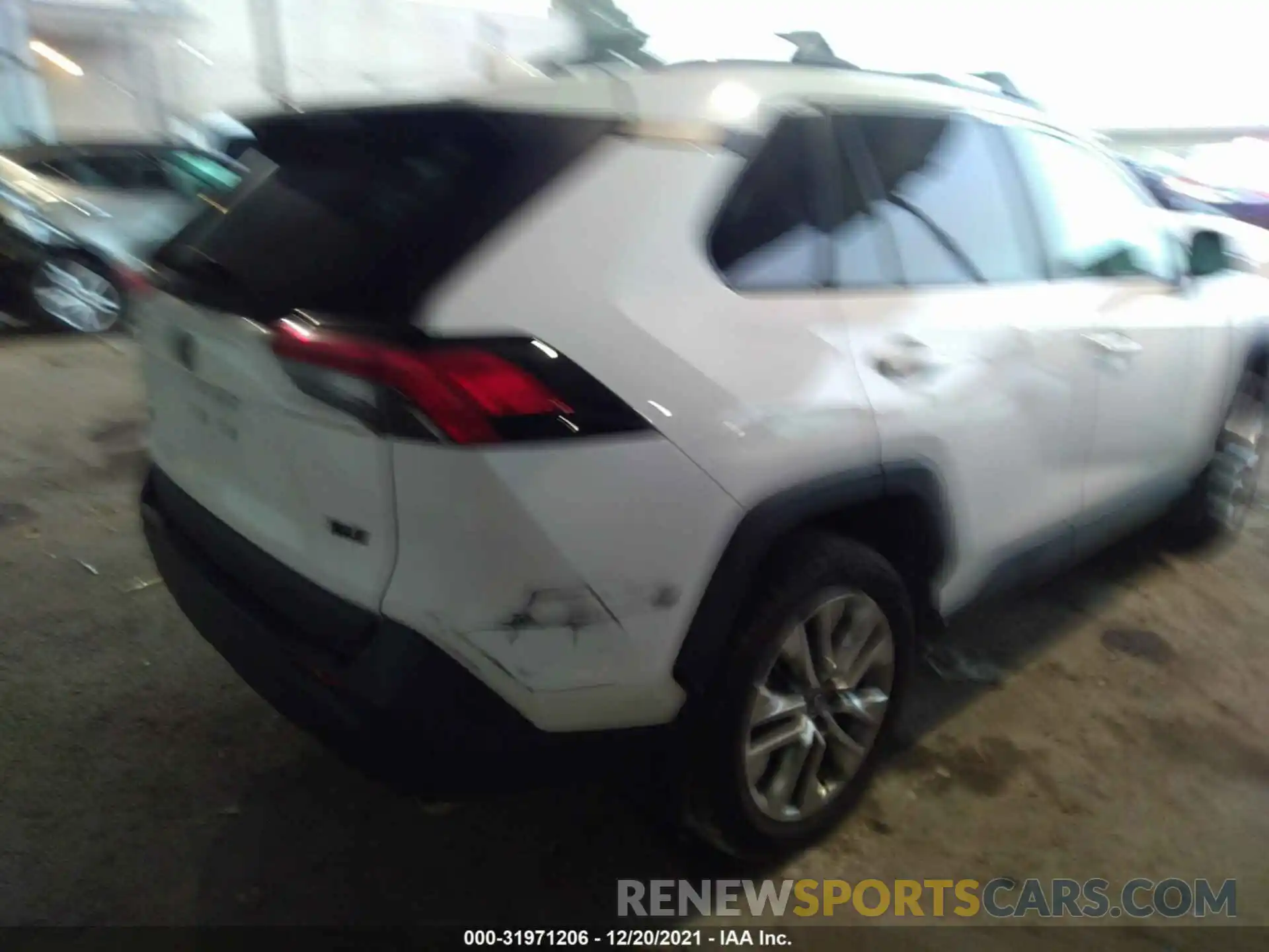 4 Photograph of a damaged car 2T3C1RFV4KC007003 TOYOTA RAV4 2019