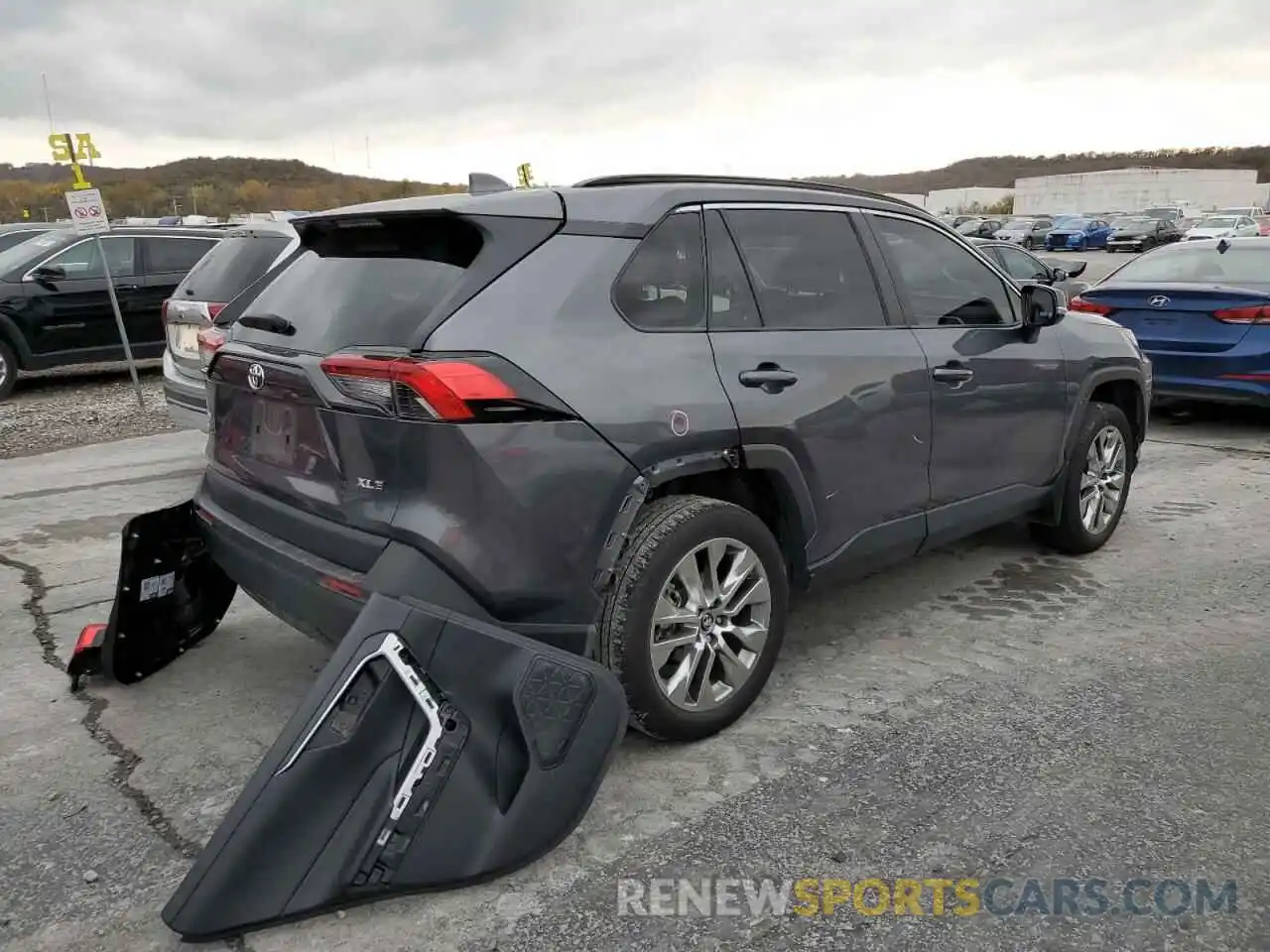 4 Photograph of a damaged car 2T3C1RFV4KC033360 TOYOTA RAV4 2019