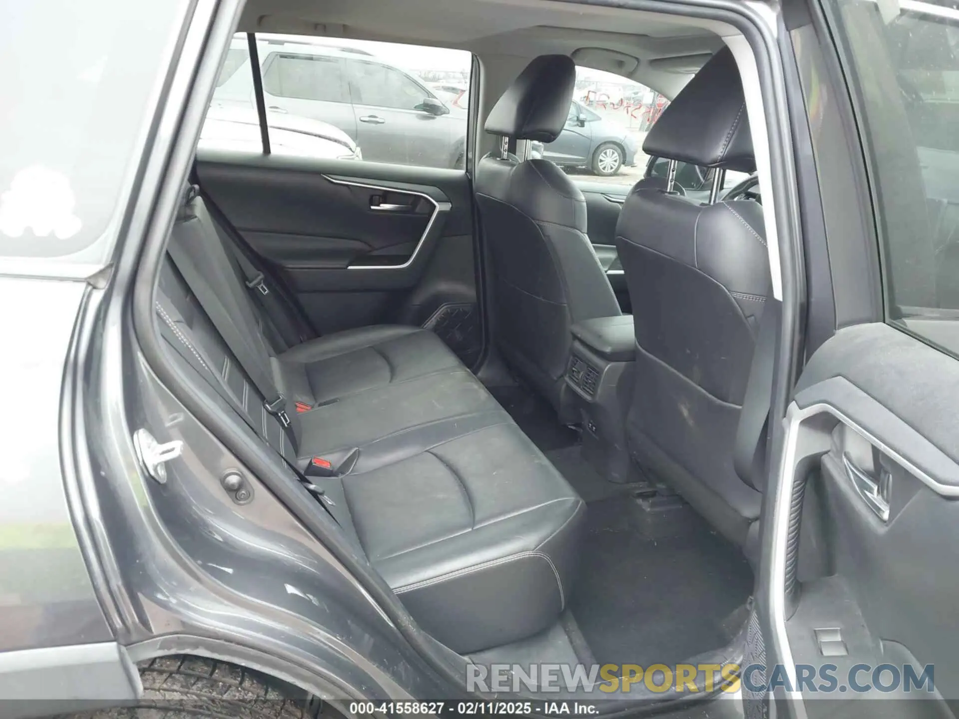 8 Photograph of a damaged car 2T3C1RFV4KW004827 TOYOTA RAV4 2019