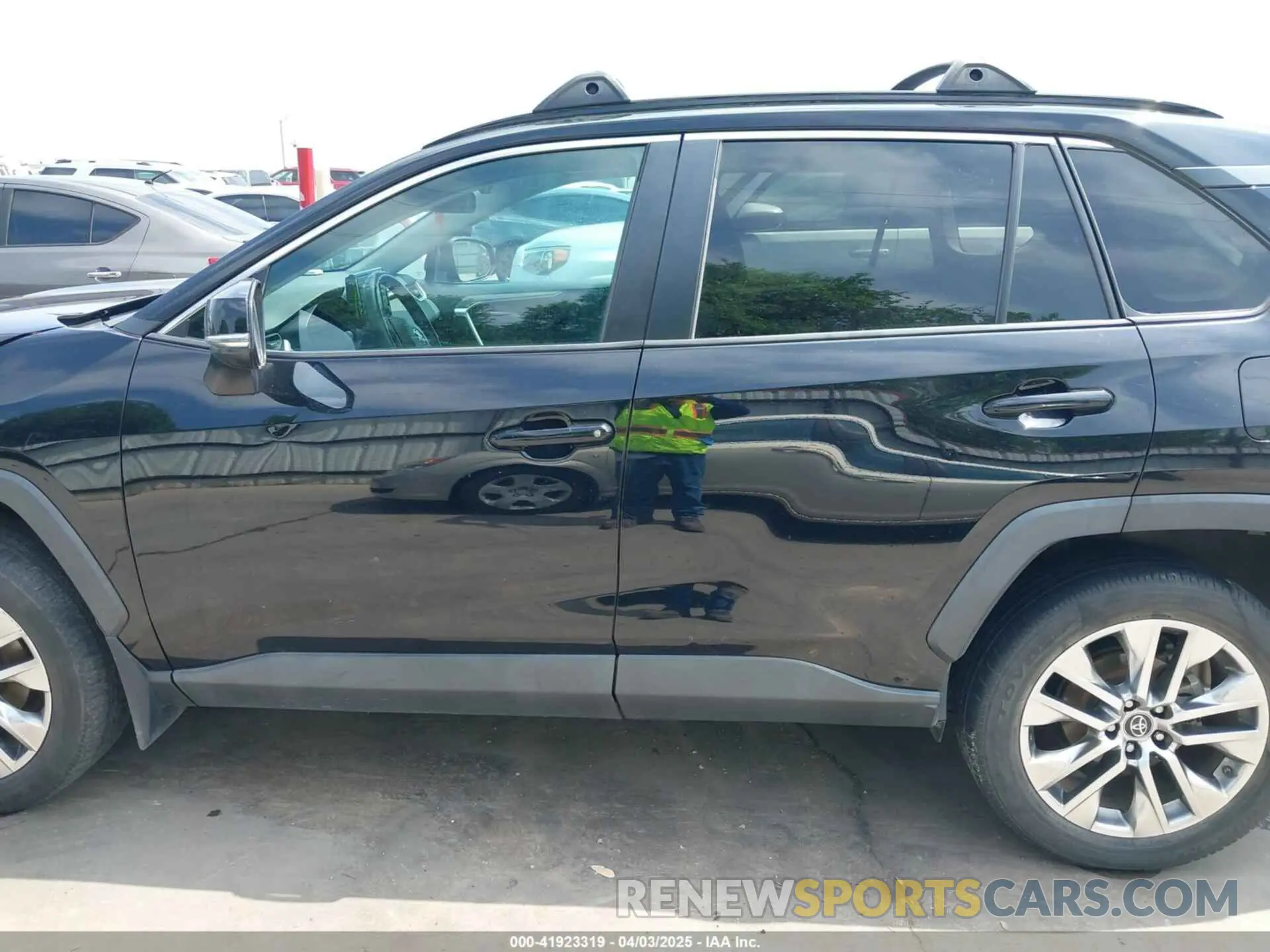 15 Photograph of a damaged car 2T3C1RFV4KW021885 TOYOTA RAV4 2019