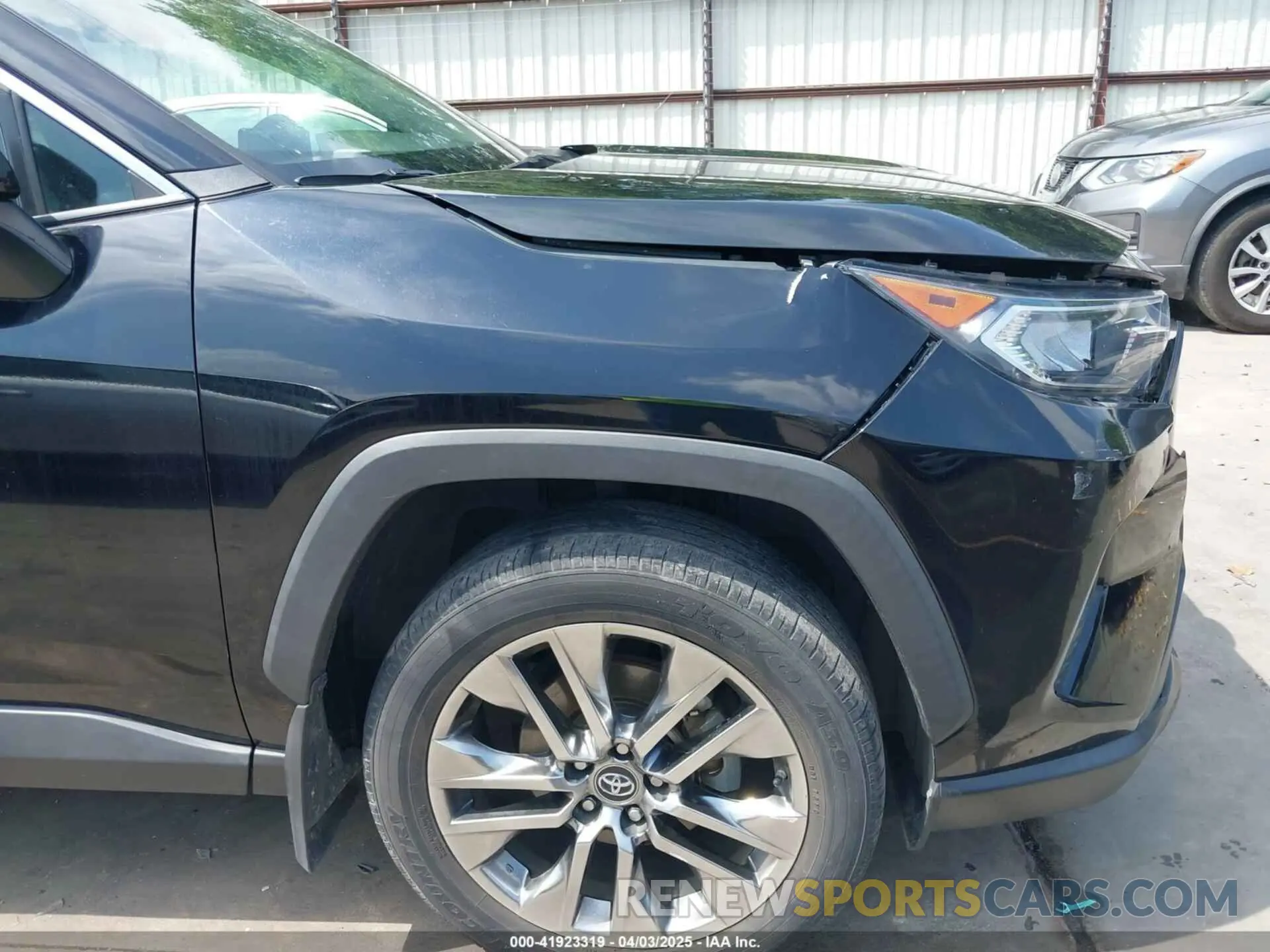 18 Photograph of a damaged car 2T3C1RFV4KW021885 TOYOTA RAV4 2019