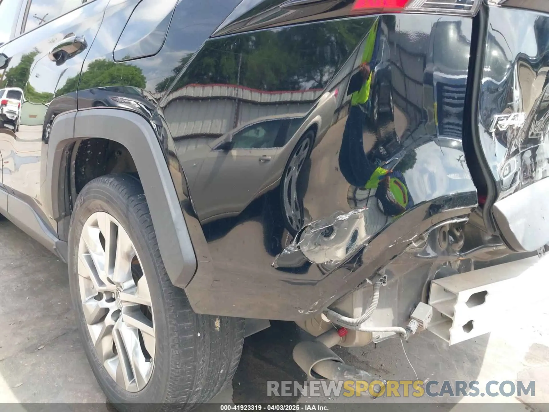 20 Photograph of a damaged car 2T3C1RFV4KW021885 TOYOTA RAV4 2019