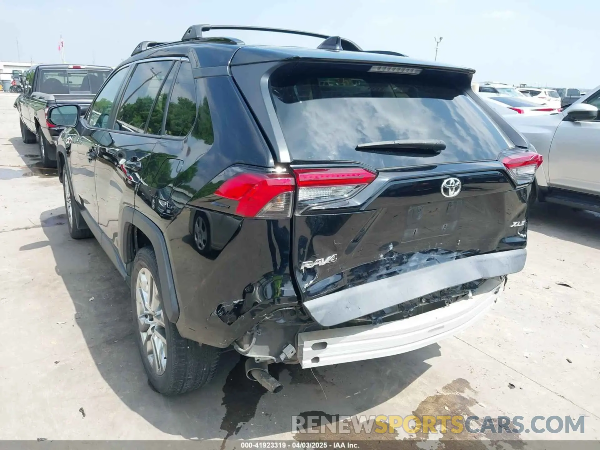 3 Photograph of a damaged car 2T3C1RFV4KW021885 TOYOTA RAV4 2019
