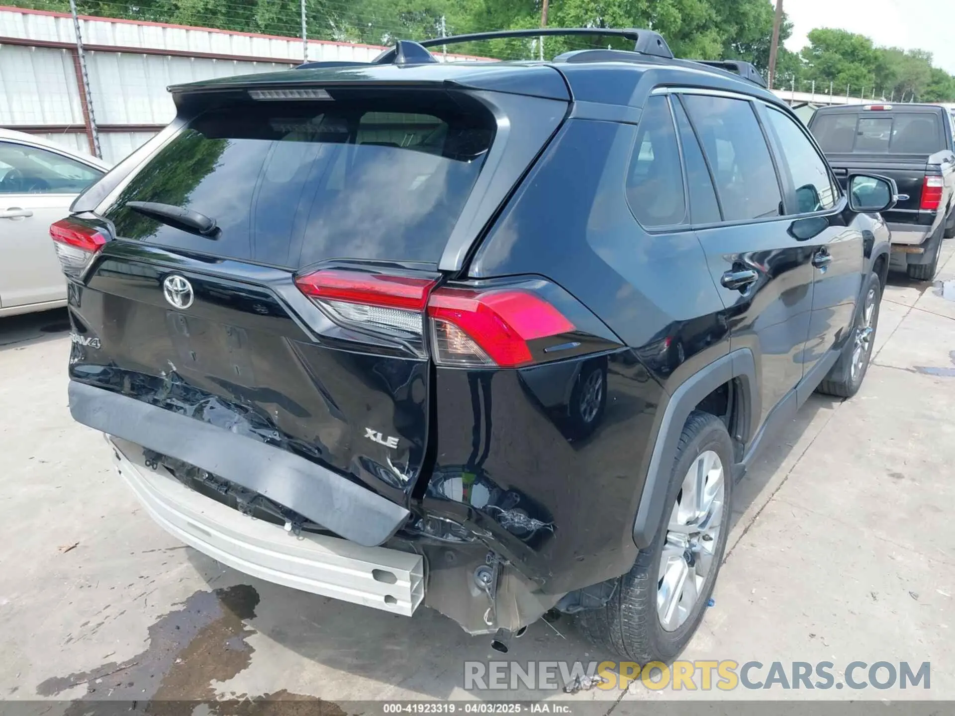 4 Photograph of a damaged car 2T3C1RFV4KW021885 TOYOTA RAV4 2019
