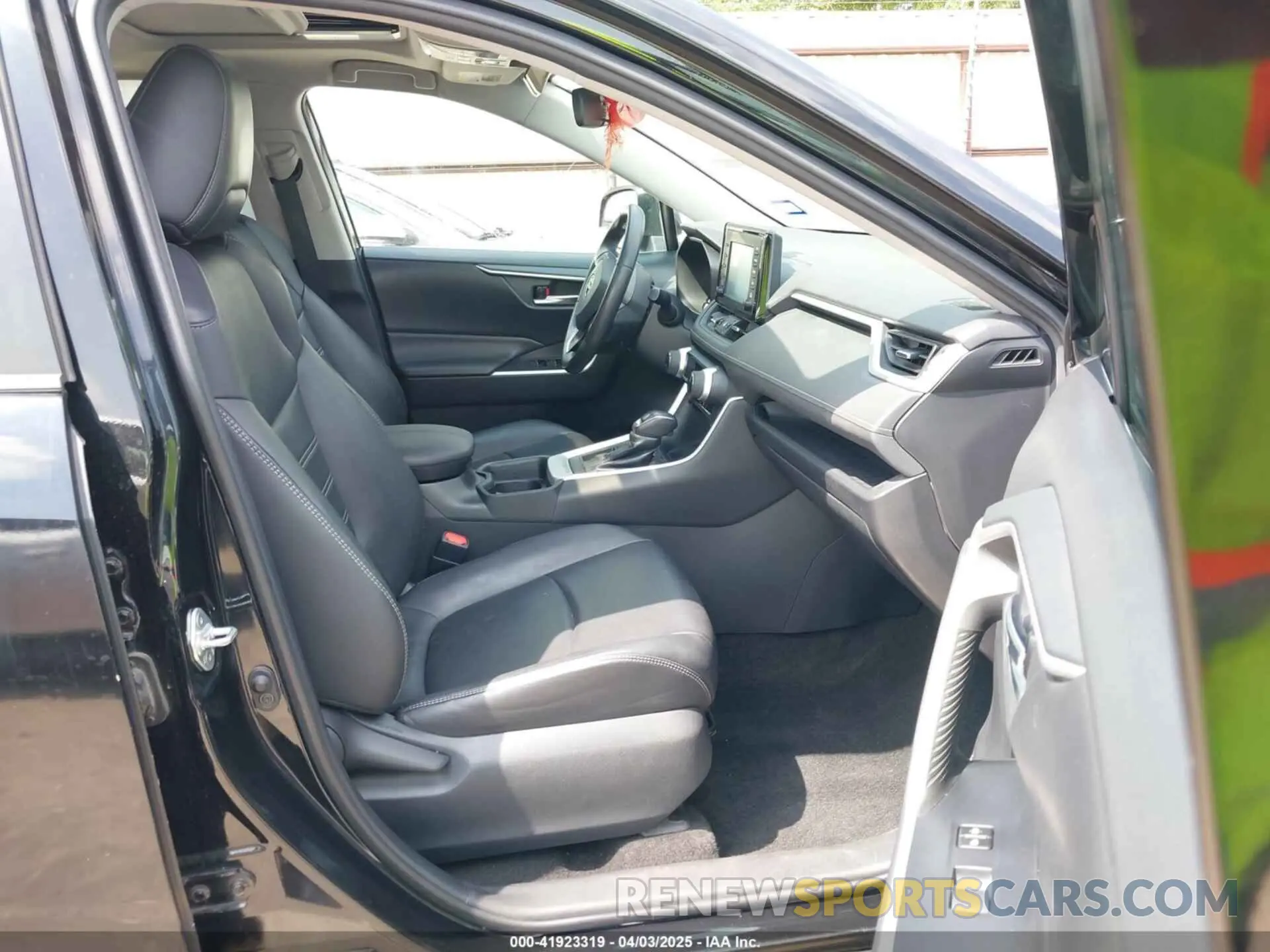 5 Photograph of a damaged car 2T3C1RFV4KW021885 TOYOTA RAV4 2019
