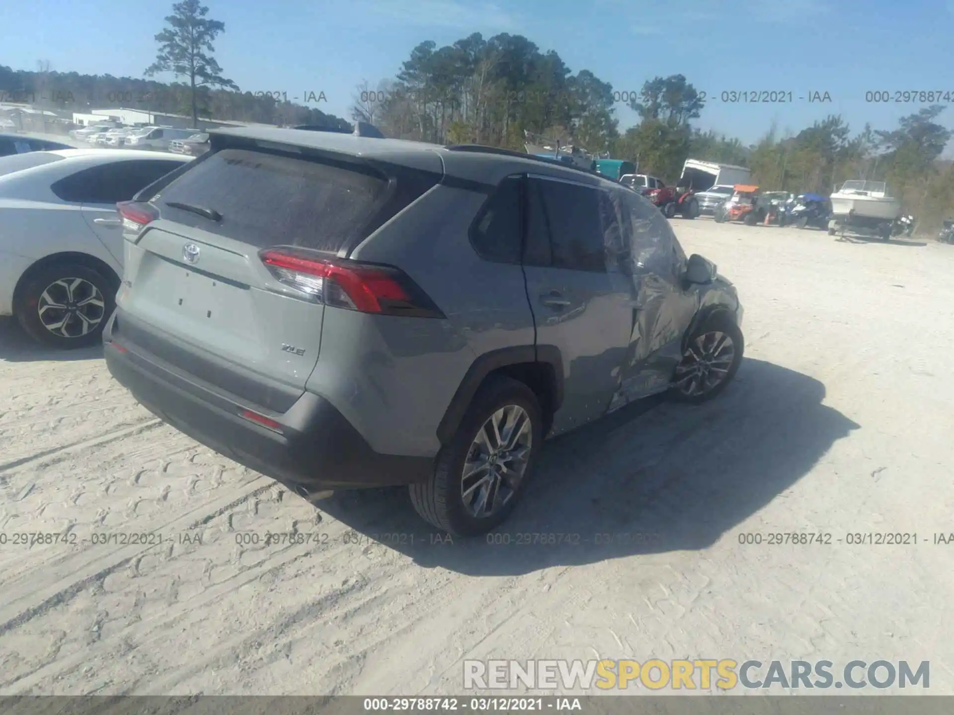 4 Photograph of a damaged car 2T3C1RFV4KW044664 TOYOTA RAV4 2019