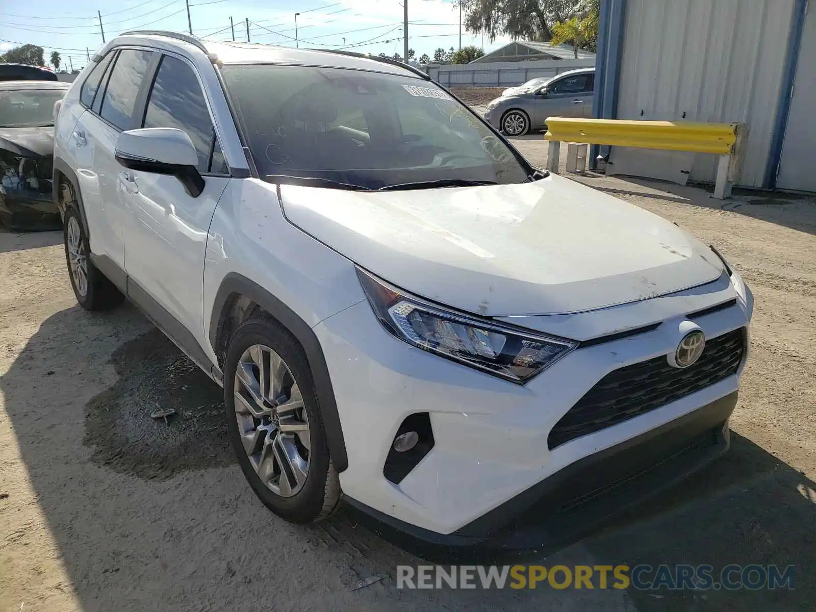 1 Photograph of a damaged car 2T3C1RFV4KW047581 TOYOTA RAV4 2019