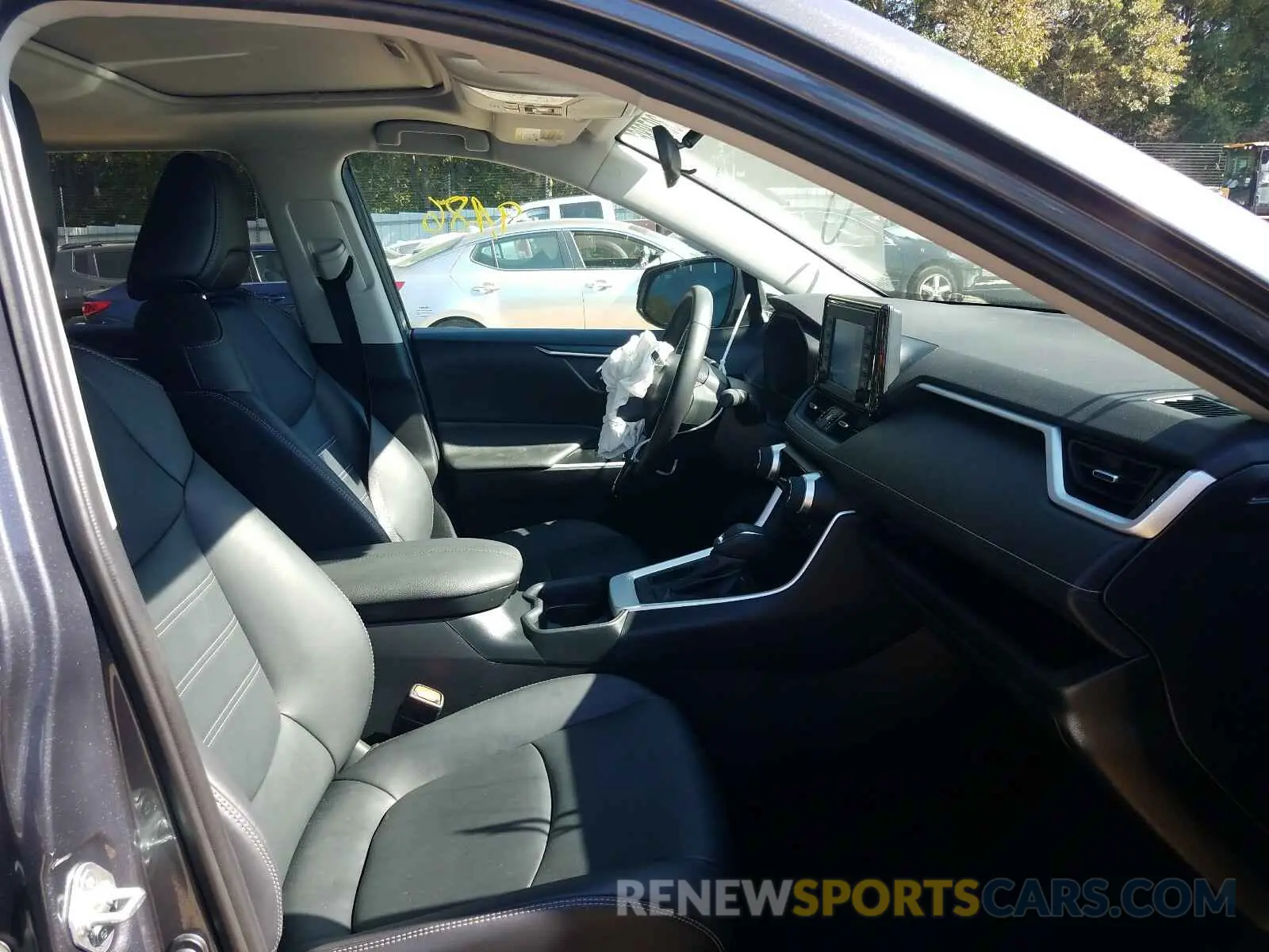 5 Photograph of a damaged car 2T3C1RFV4KW051226 TOYOTA RAV4 2019