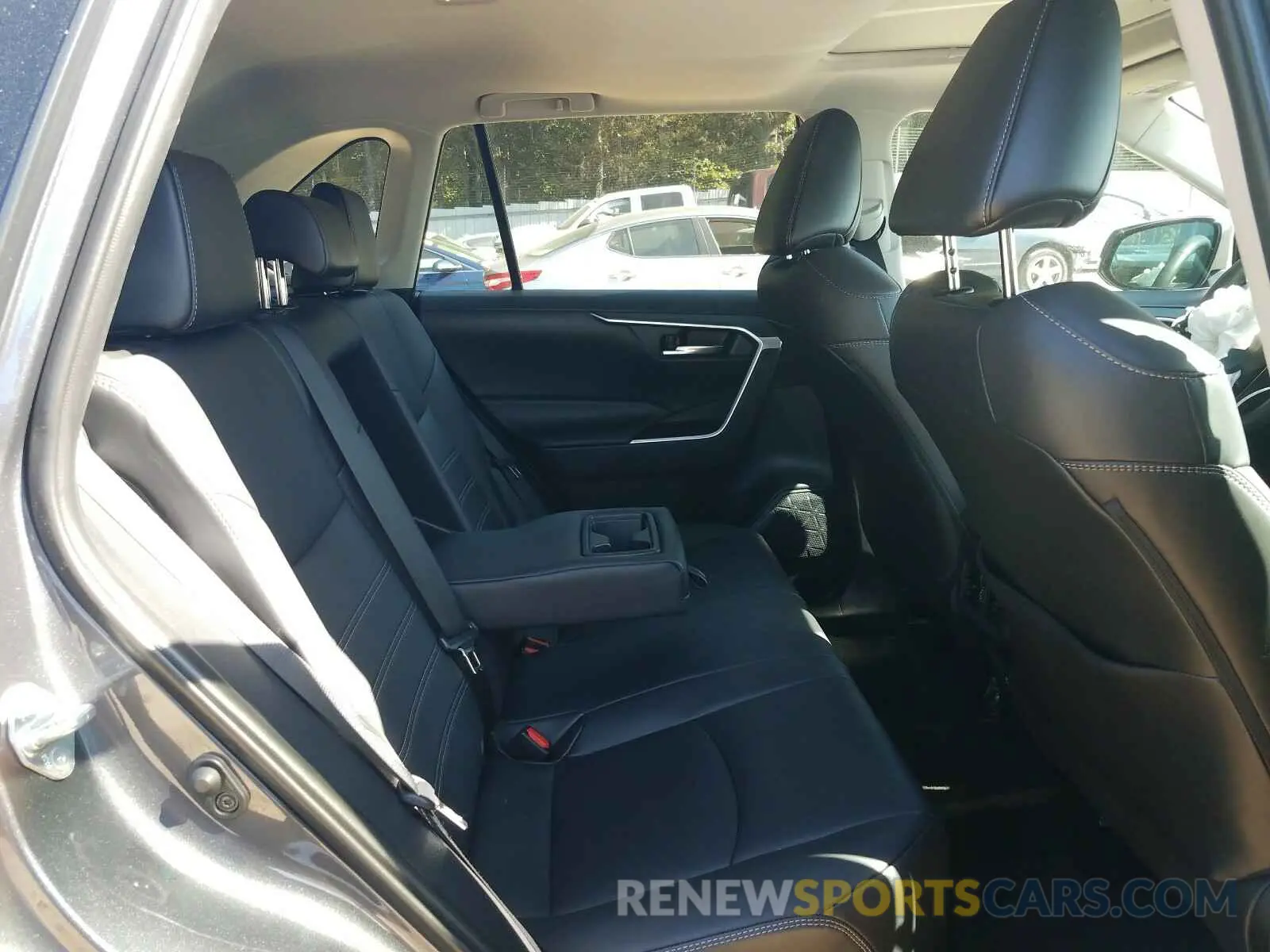 6 Photograph of a damaged car 2T3C1RFV4KW051226 TOYOTA RAV4 2019