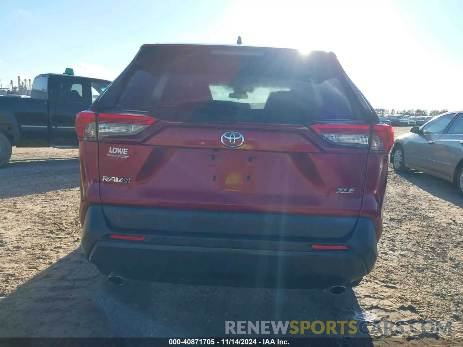17 Photograph of a damaged car 2T3C1RFV4KW056202 TOYOTA RAV4 2019