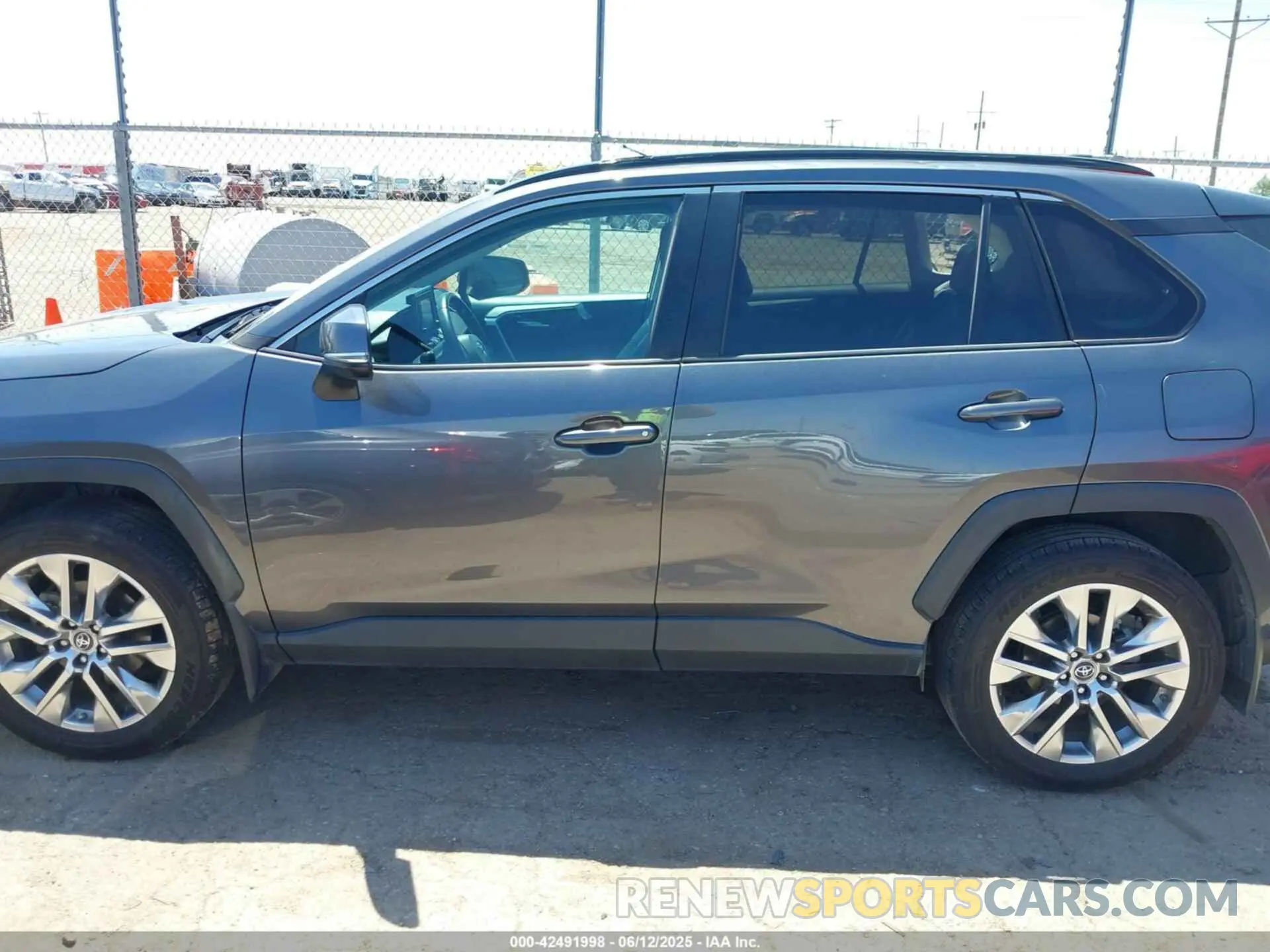 14 Photograph of a damaged car 2T3C1RFV5KC002988 TOYOTA RAV4 2019