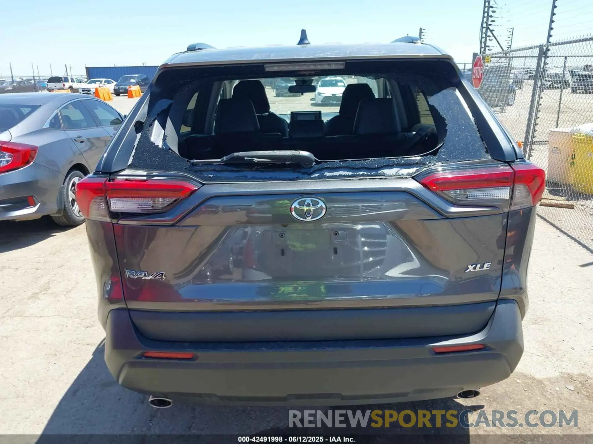 16 Photograph of a damaged car 2T3C1RFV5KC002988 TOYOTA RAV4 2019