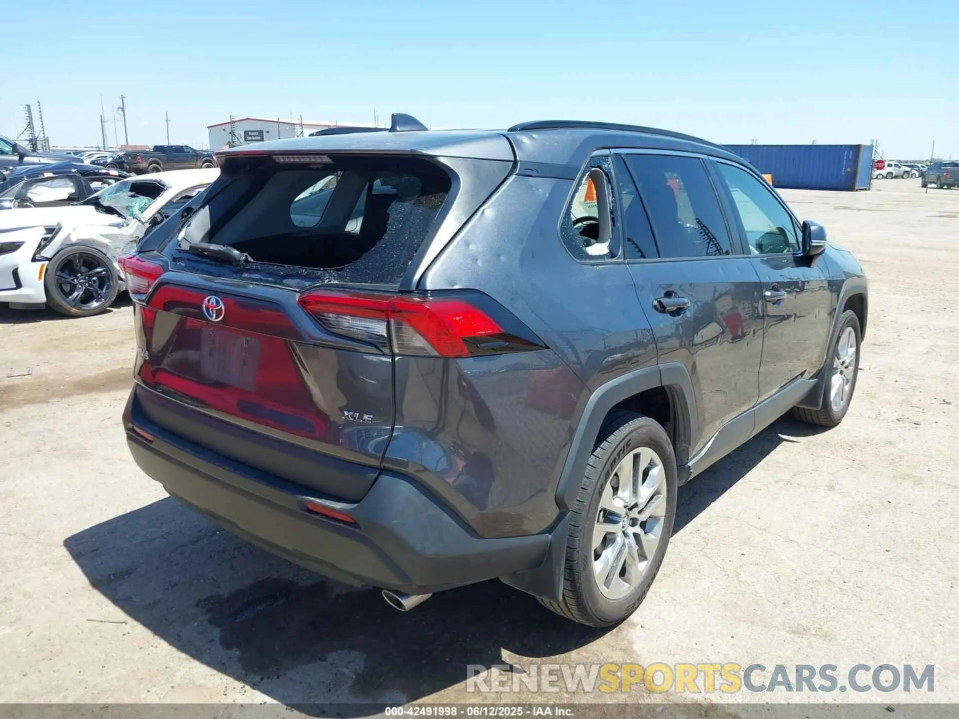 4 Photograph of a damaged car 2T3C1RFV5KC002988 TOYOTA RAV4 2019