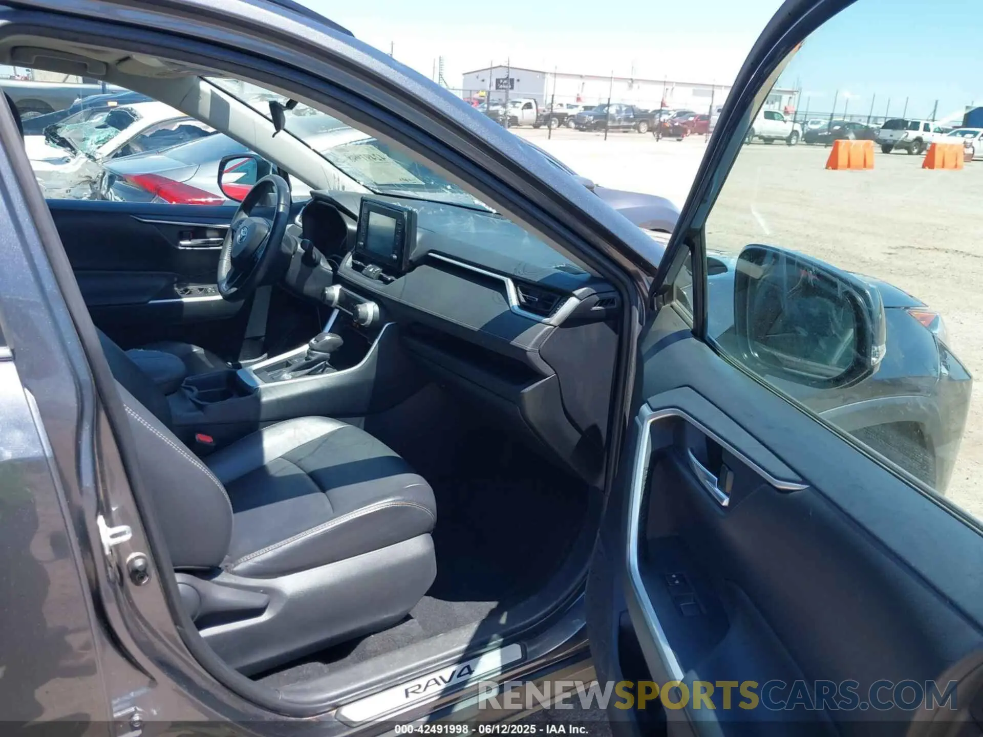 5 Photograph of a damaged car 2T3C1RFV5KC002988 TOYOTA RAV4 2019