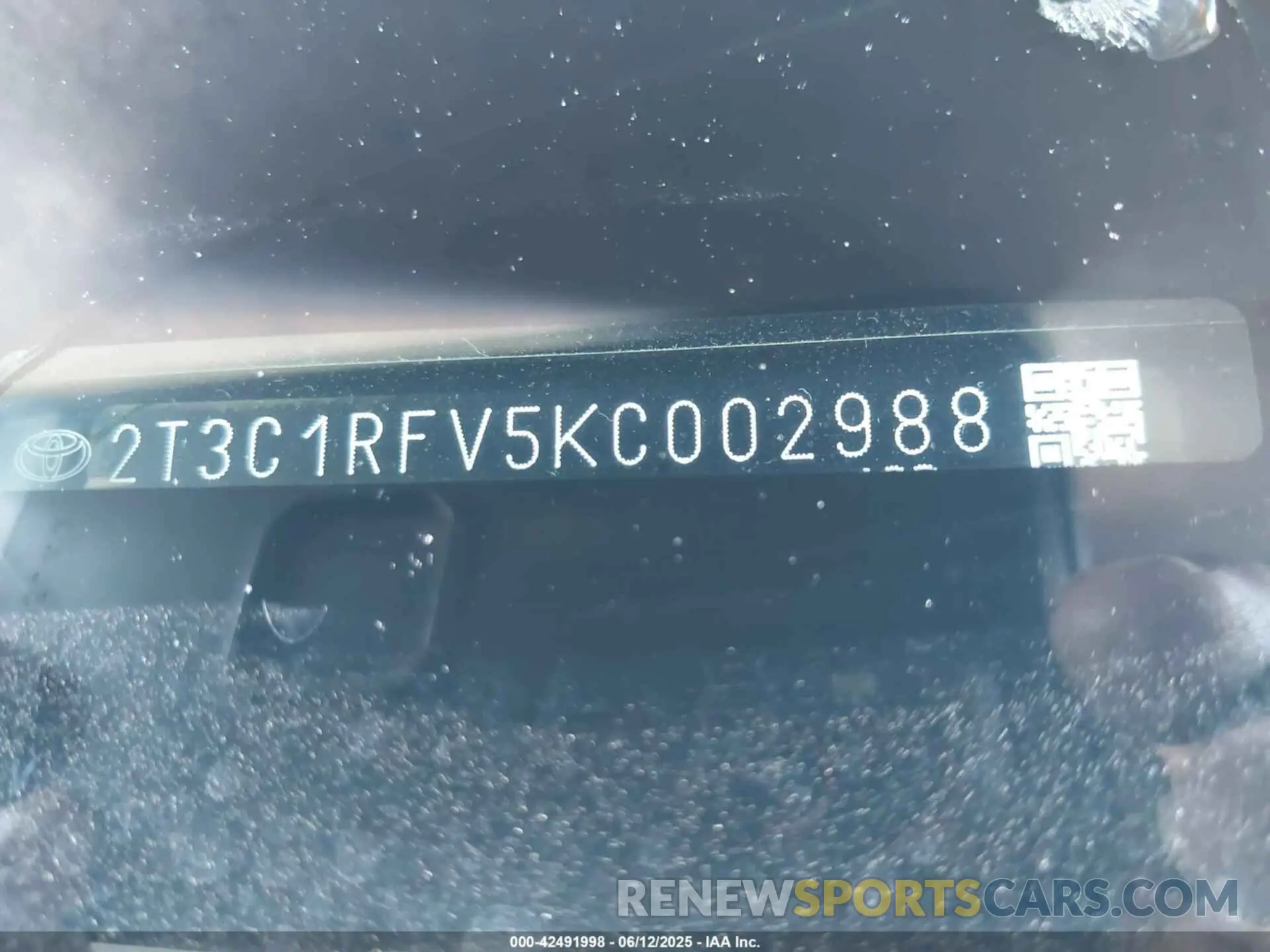 9 Photograph of a damaged car 2T3C1RFV5KC002988 TOYOTA RAV4 2019