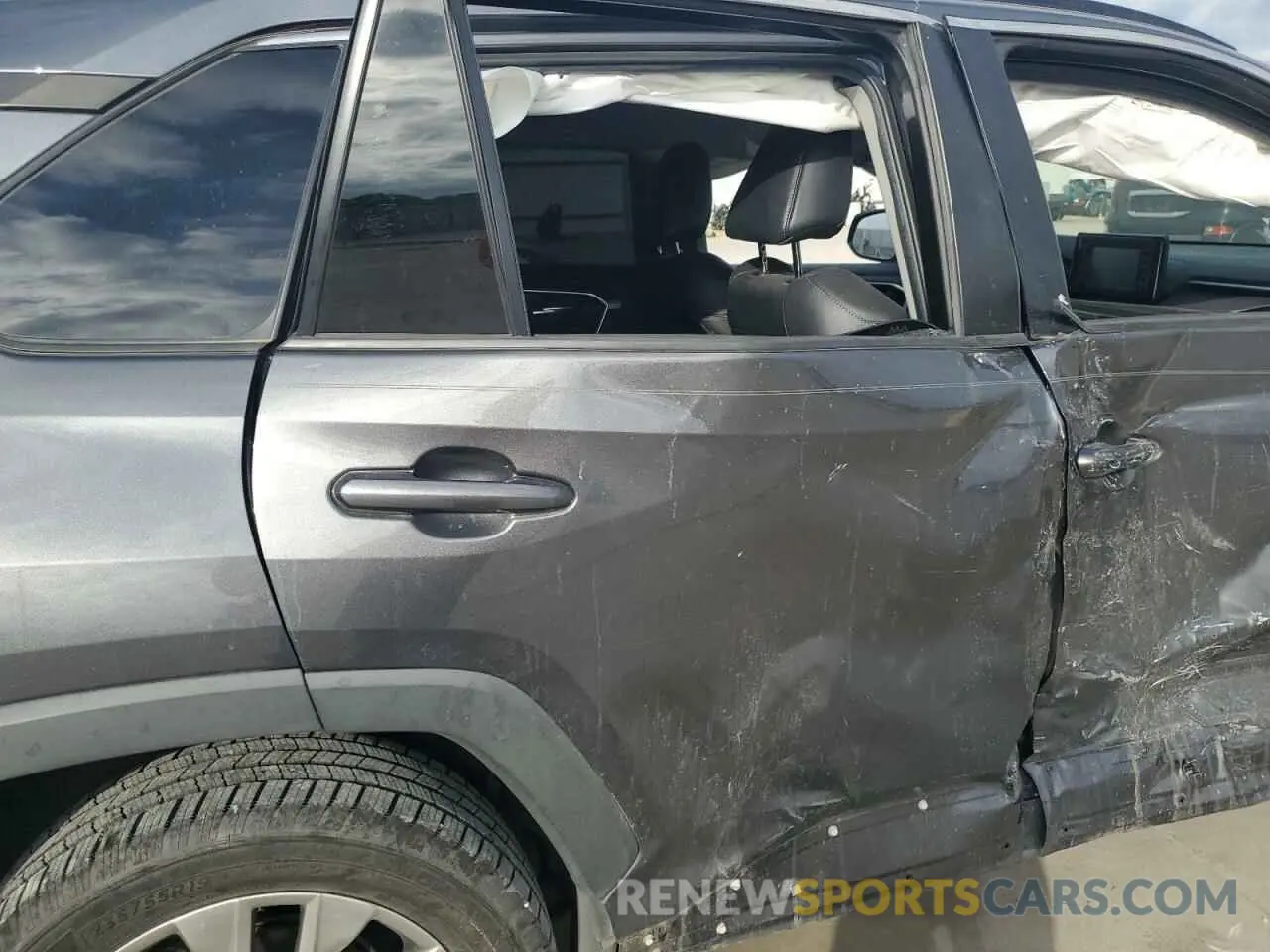 11 Photograph of a damaged car 2T3C1RFV5KC003039 TOYOTA RAV4 2019