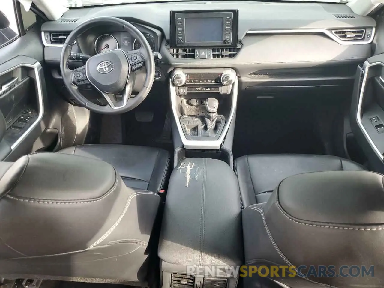 8 Photograph of a damaged car 2T3C1RFV5KC003039 TOYOTA RAV4 2019
