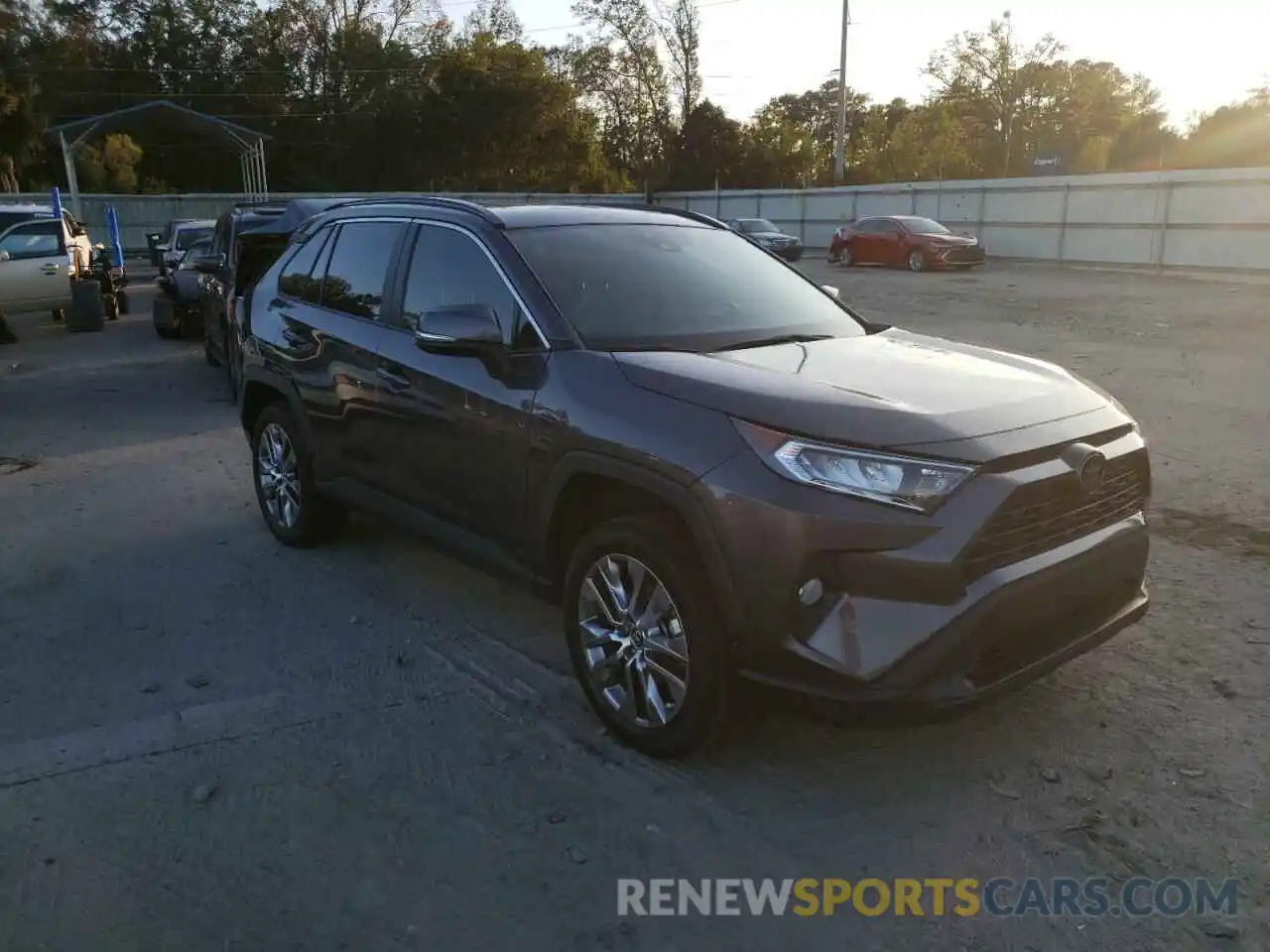 4 Photograph of a damaged car 2T3C1RFV5KC013327 TOYOTA RAV4 2019