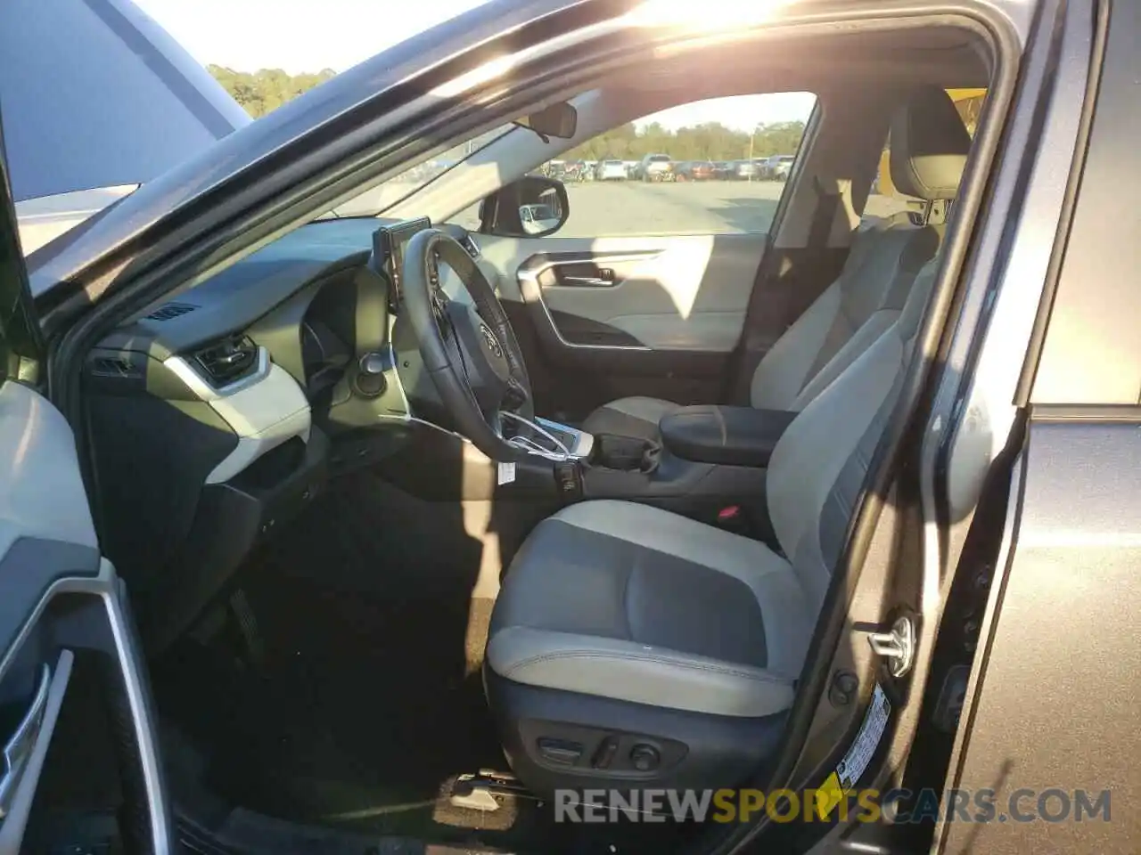 7 Photograph of a damaged car 2T3C1RFV5KC013327 TOYOTA RAV4 2019