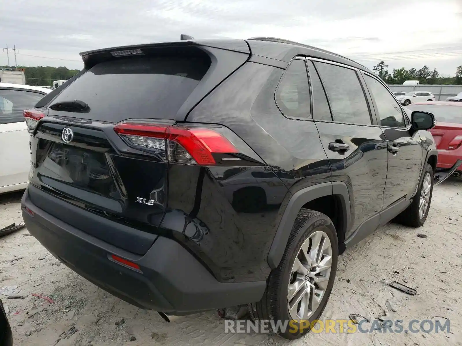 4 Photograph of a damaged car 2T3C1RFV5KC014588 TOYOTA RAV4 2019