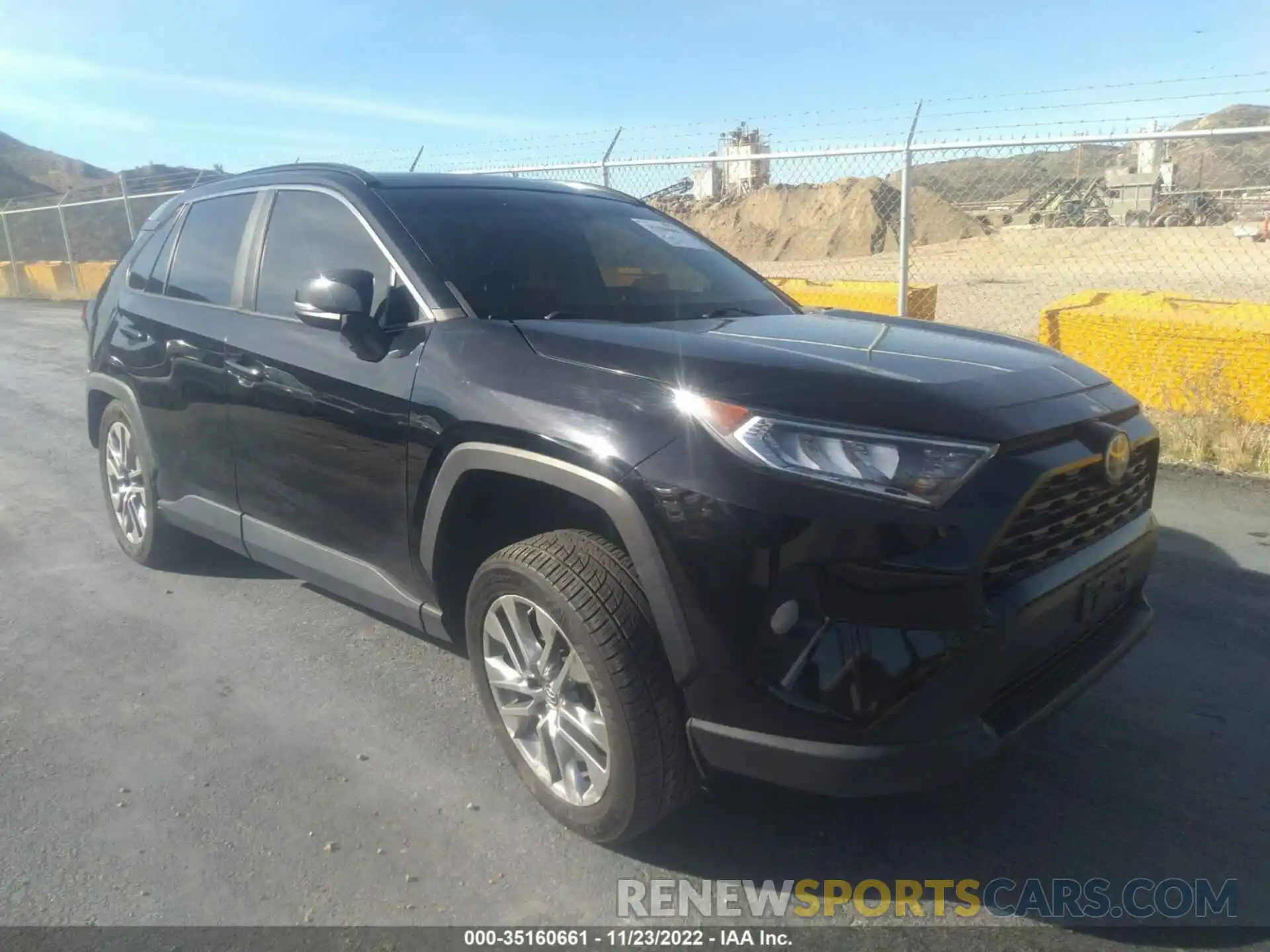 1 Photograph of a damaged car 2T3C1RFV5KC017135 TOYOTA RAV4 2019