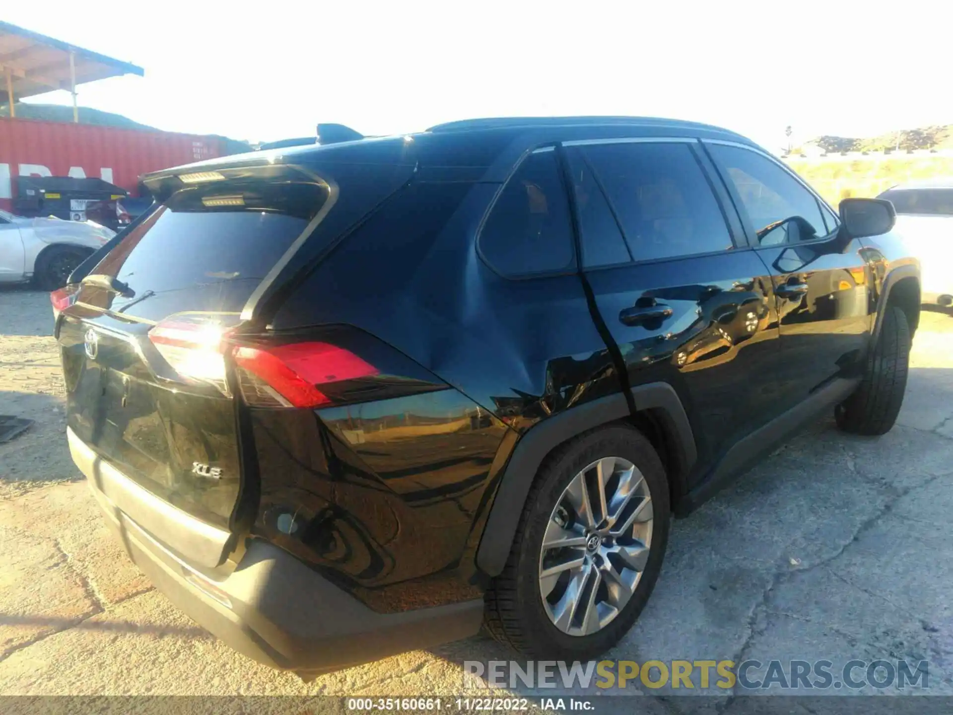 4 Photograph of a damaged car 2T3C1RFV5KC017135 TOYOTA RAV4 2019