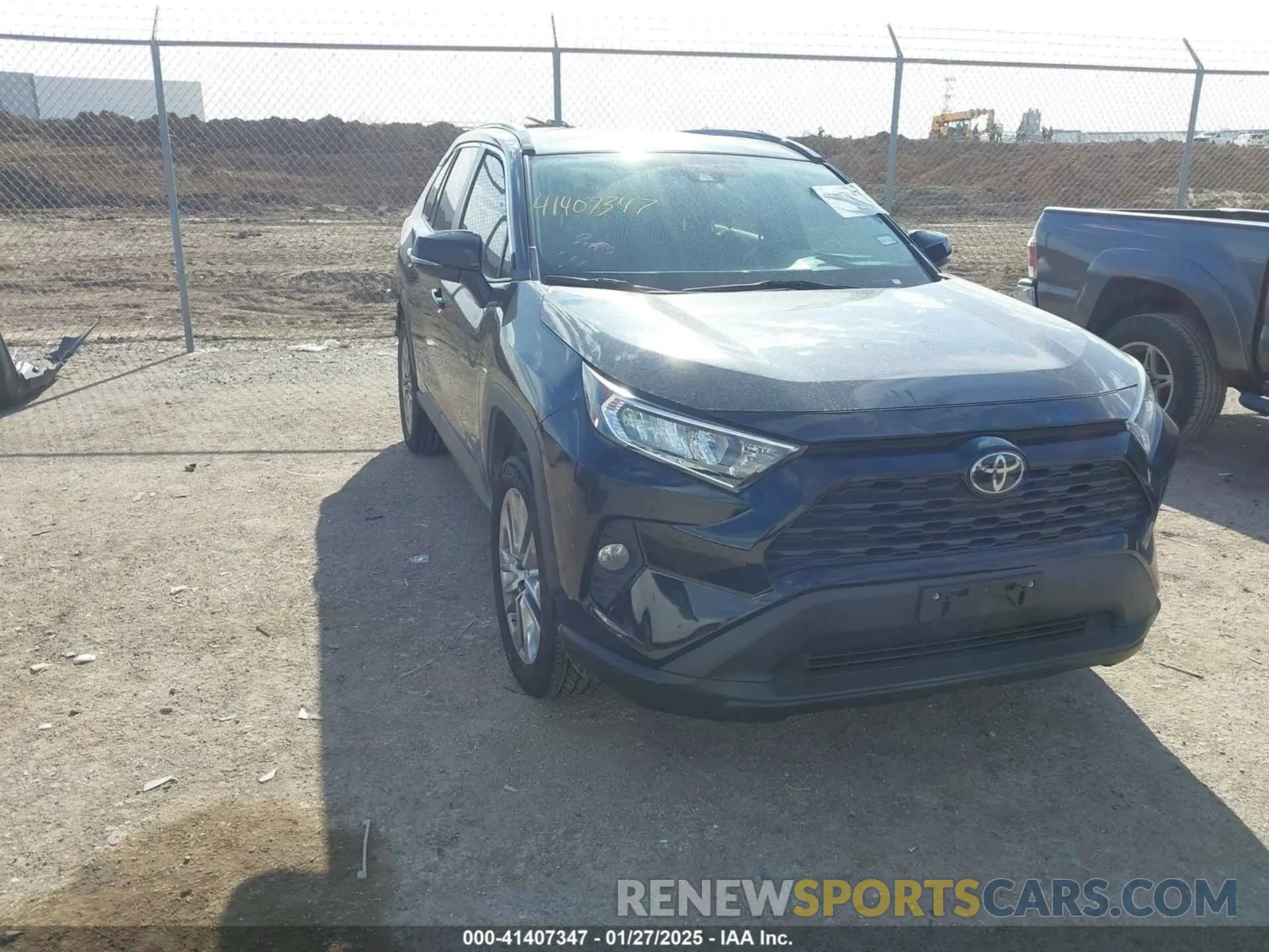 1 Photograph of a damaged car 2T3C1RFV5KC023727 TOYOTA RAV4 2019