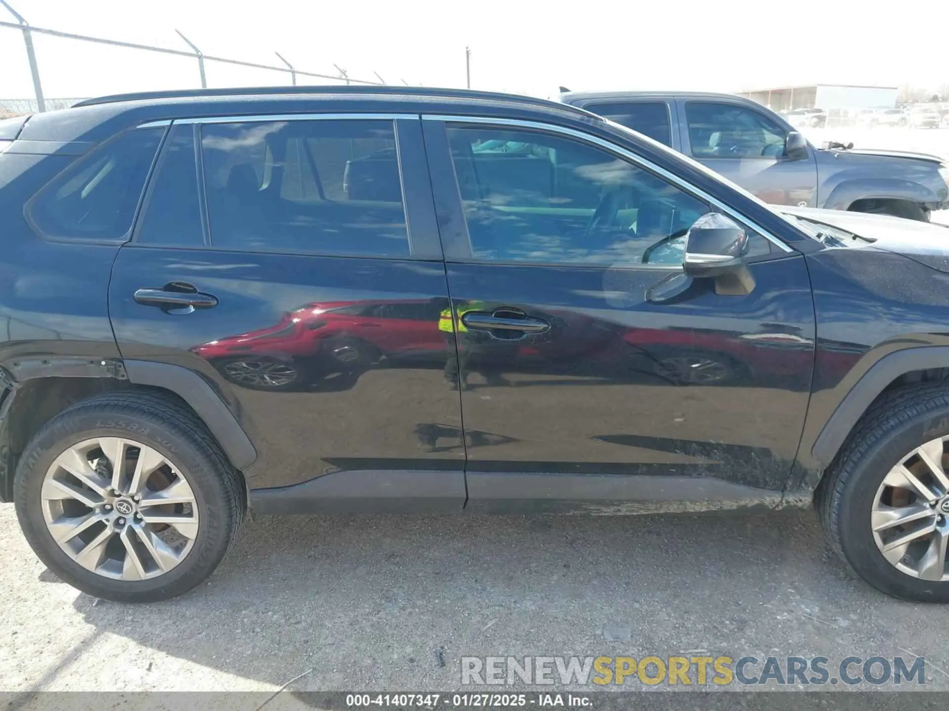 14 Photograph of a damaged car 2T3C1RFV5KC023727 TOYOTA RAV4 2019