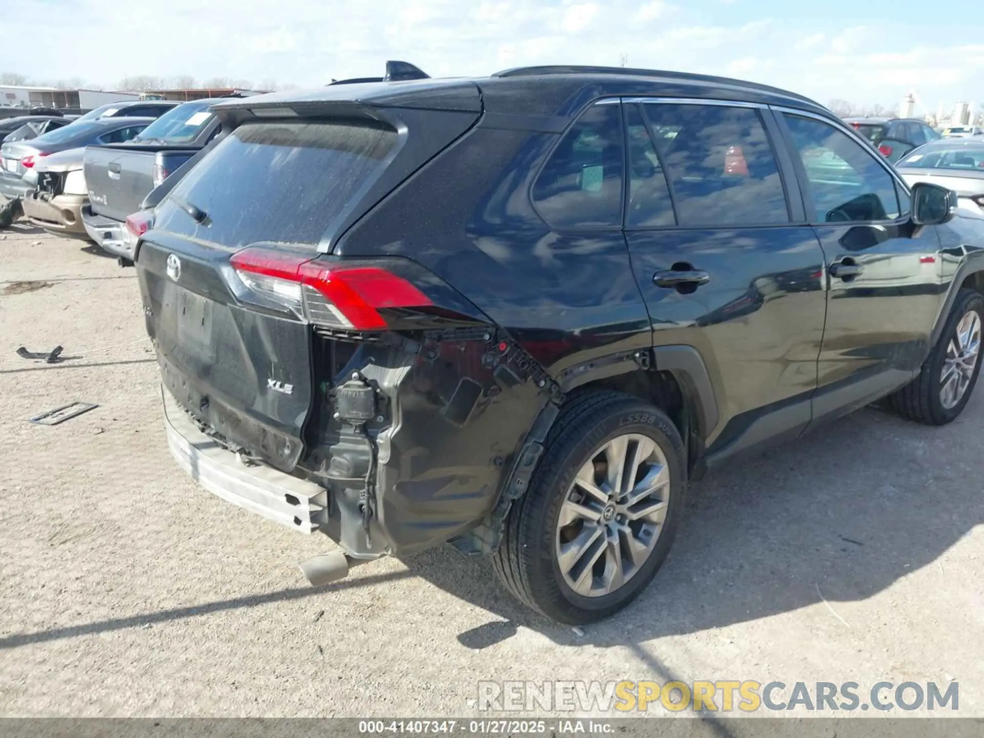 18 Photograph of a damaged car 2T3C1RFV5KC023727 TOYOTA RAV4 2019