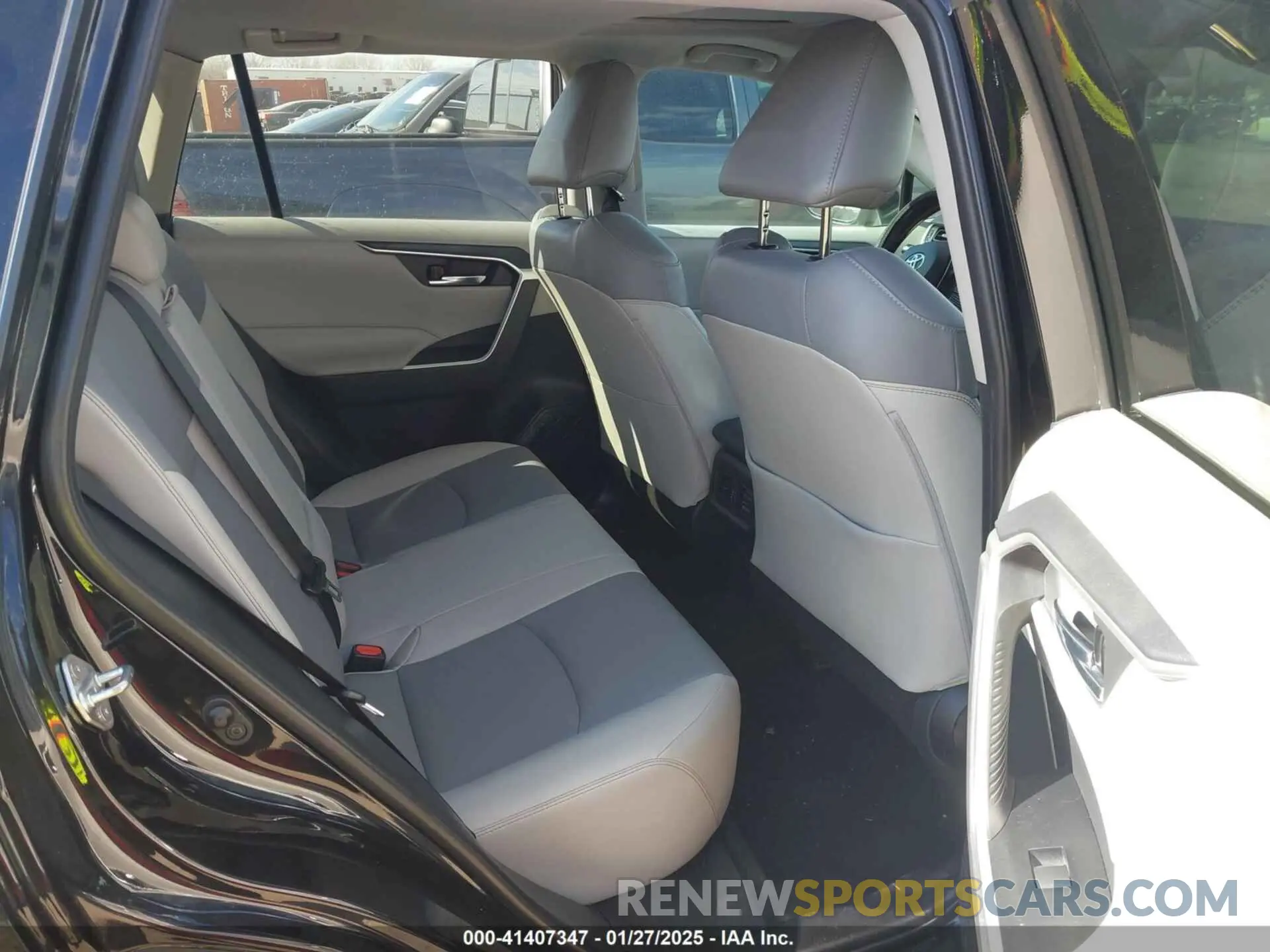 8 Photograph of a damaged car 2T3C1RFV5KC023727 TOYOTA RAV4 2019