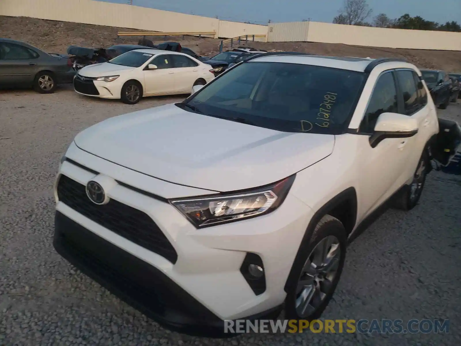 2 Photograph of a damaged car 2T3C1RFV5KC029138 TOYOTA RAV4 2019