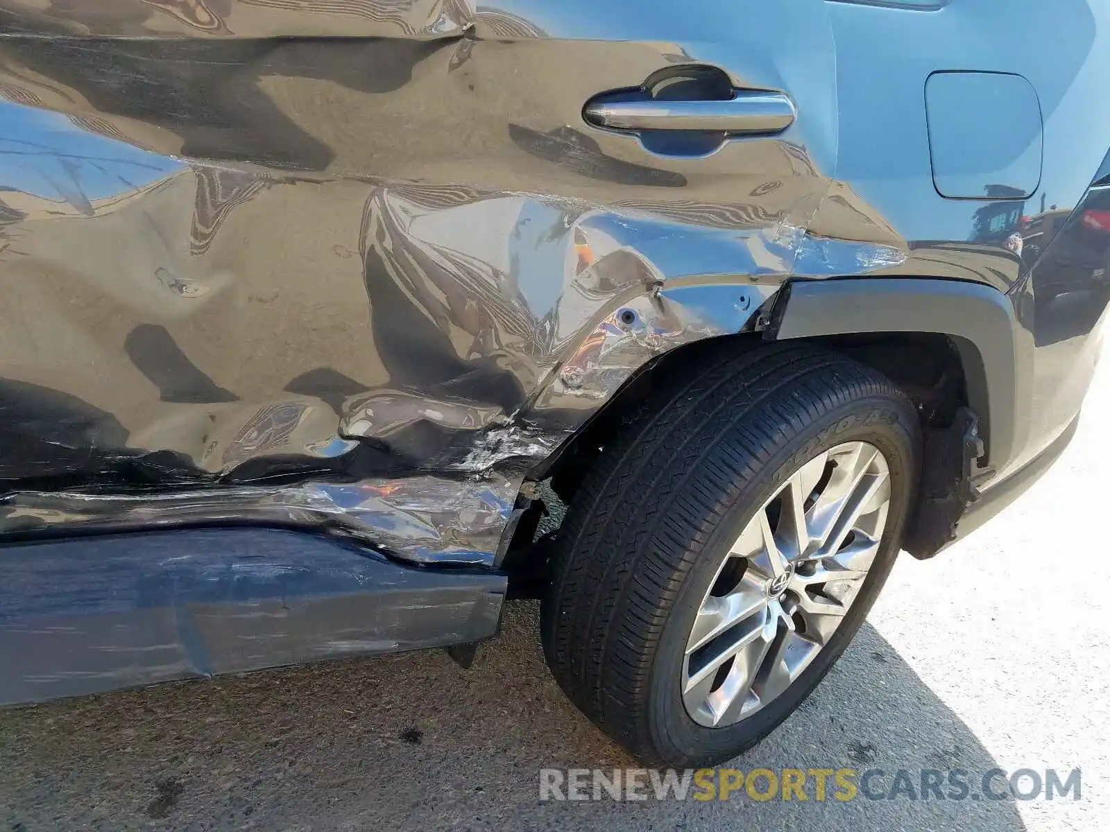 9 Photograph of a damaged car 2T3C1RFV5KW025525 TOYOTA RAV4 2019