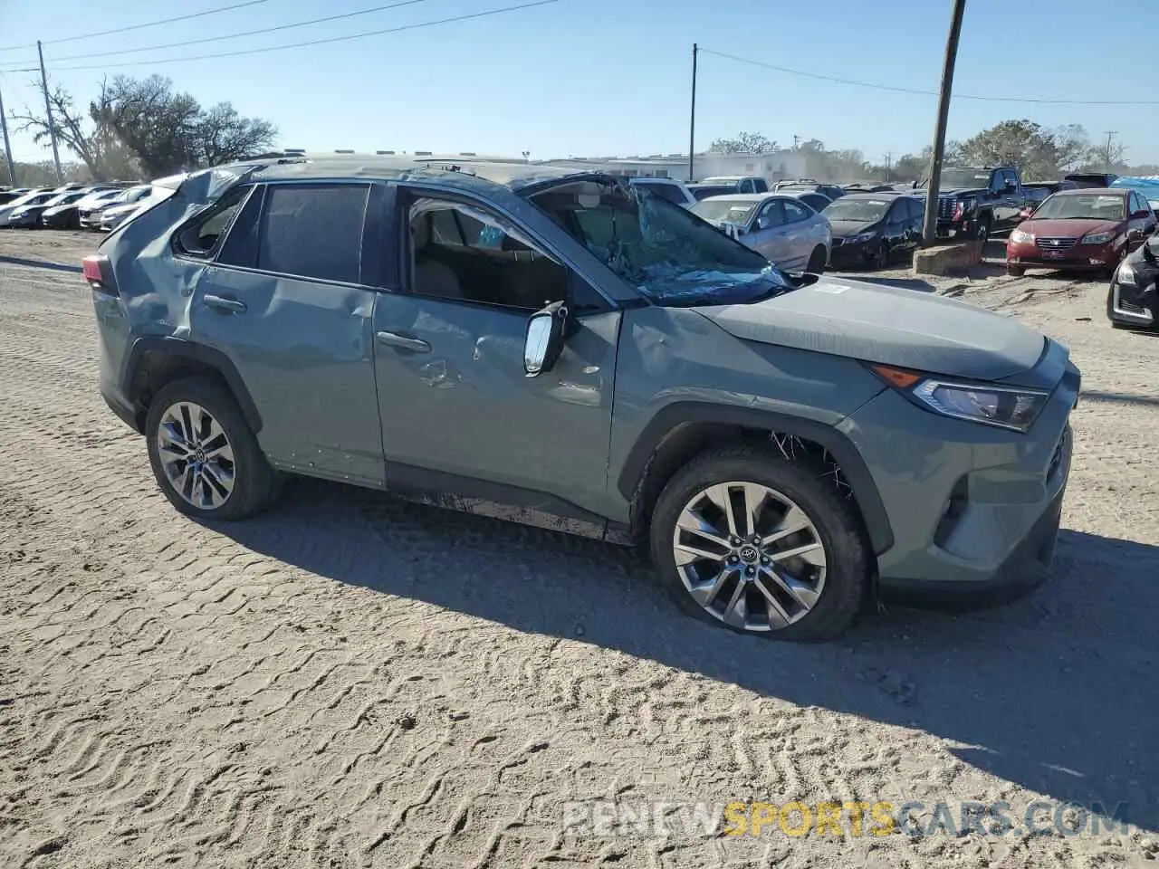 4 Photograph of a damaged car 2T3C1RFV5KW027369 TOYOTA RAV4 2019