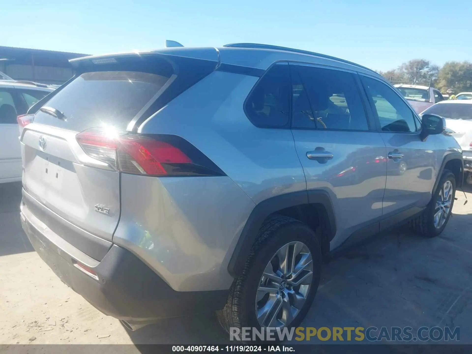 4 Photograph of a damaged car 2T3C1RFV5KW031180 TOYOTA RAV4 2019