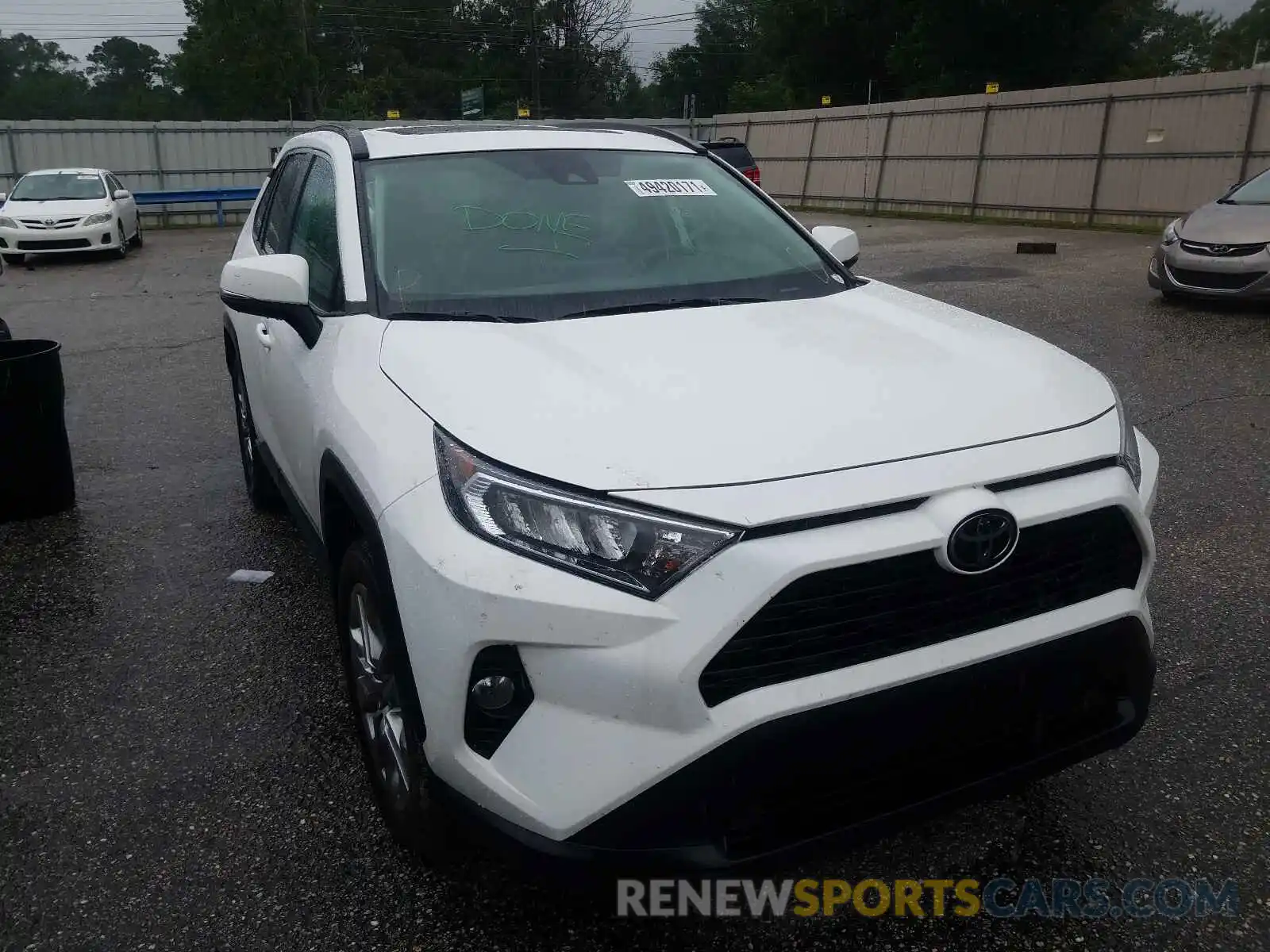 1 Photograph of a damaged car 2T3C1RFV5KW048688 TOYOTA RAV4 2019