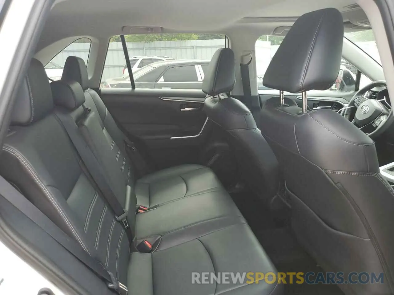 10 Photograph of a damaged car 2T3C1RFV5KW056435 TOYOTA RAV4 2019